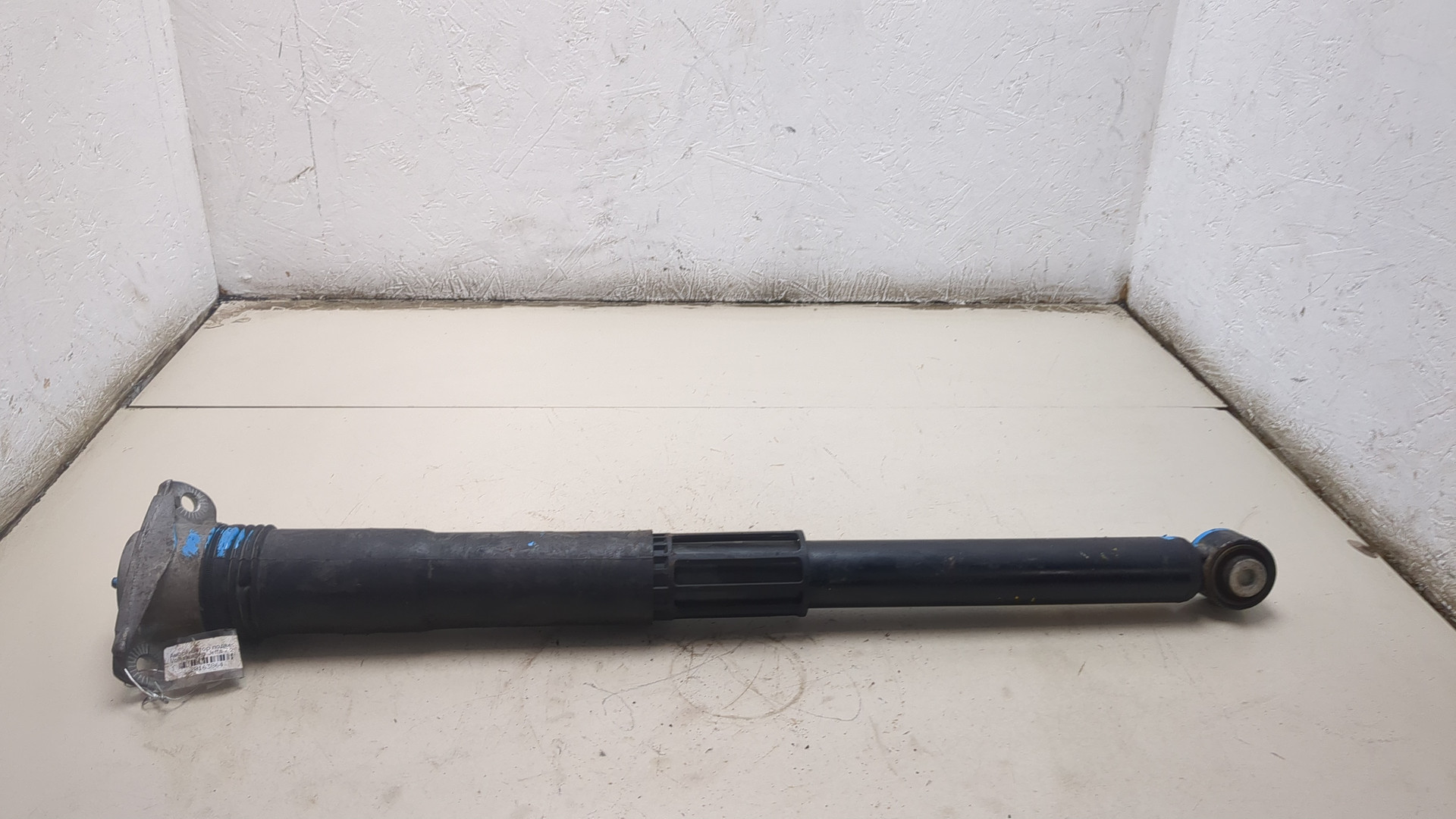 Амортизатор задний правый