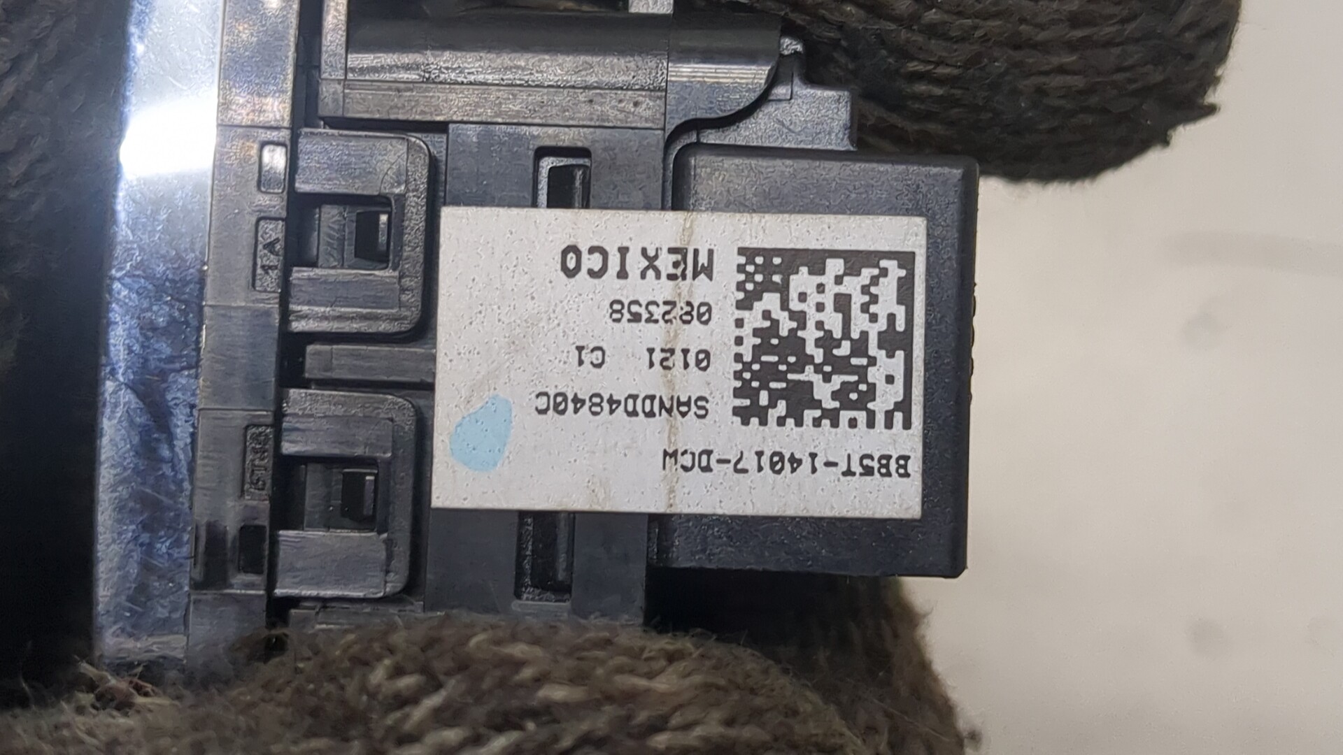 Кнопка открывания двери