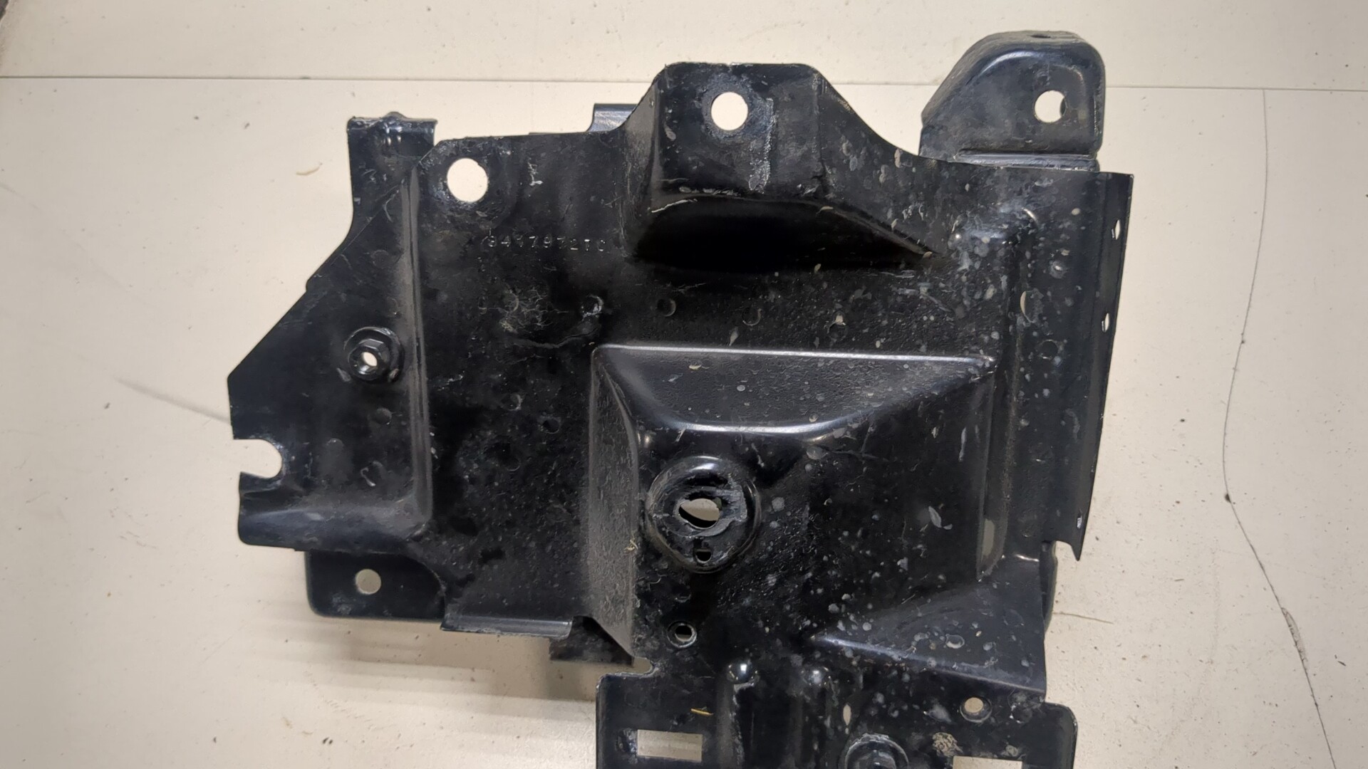 Площадка под аккумулятор (АКБ)