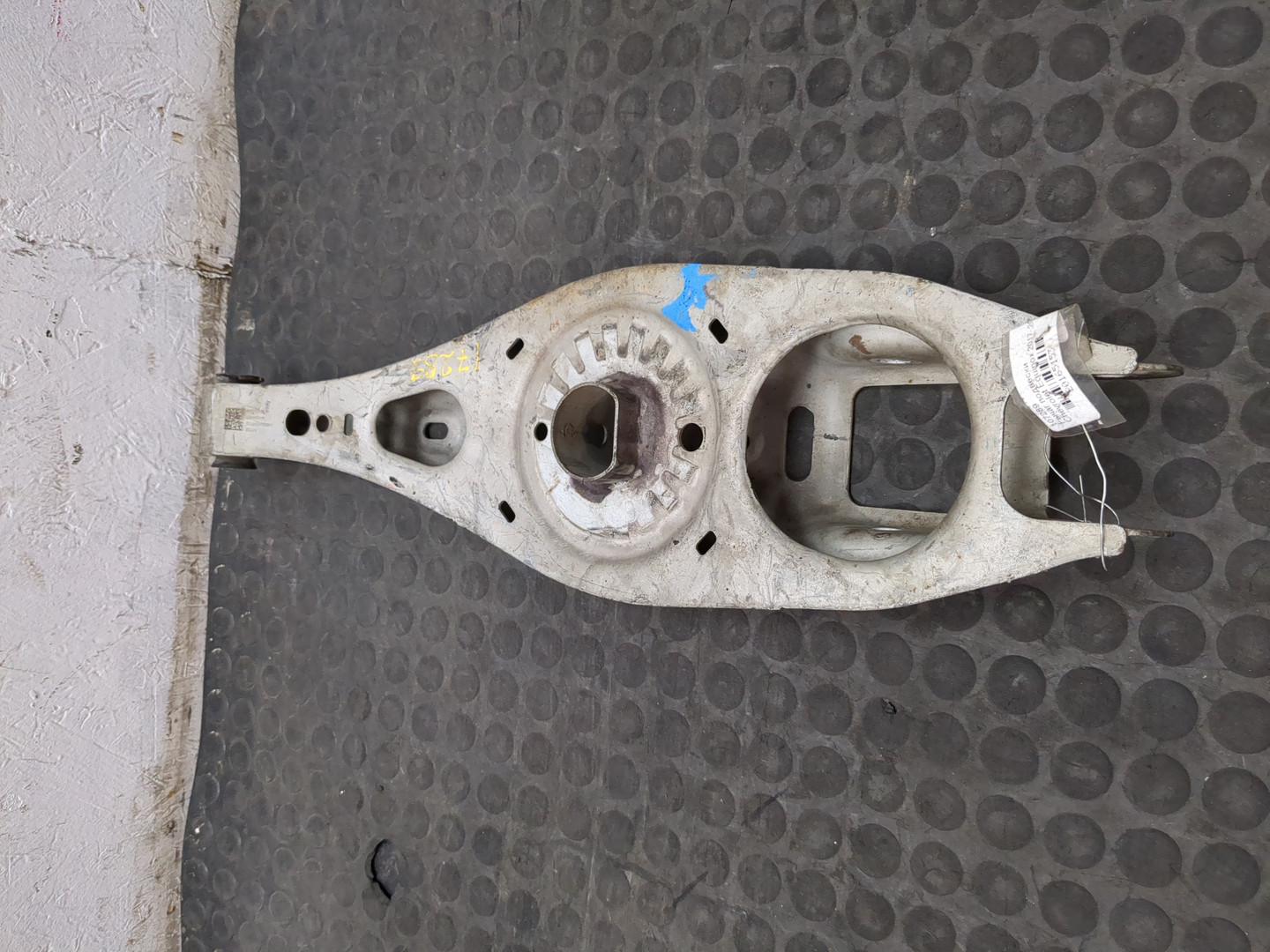 Рычаг задний