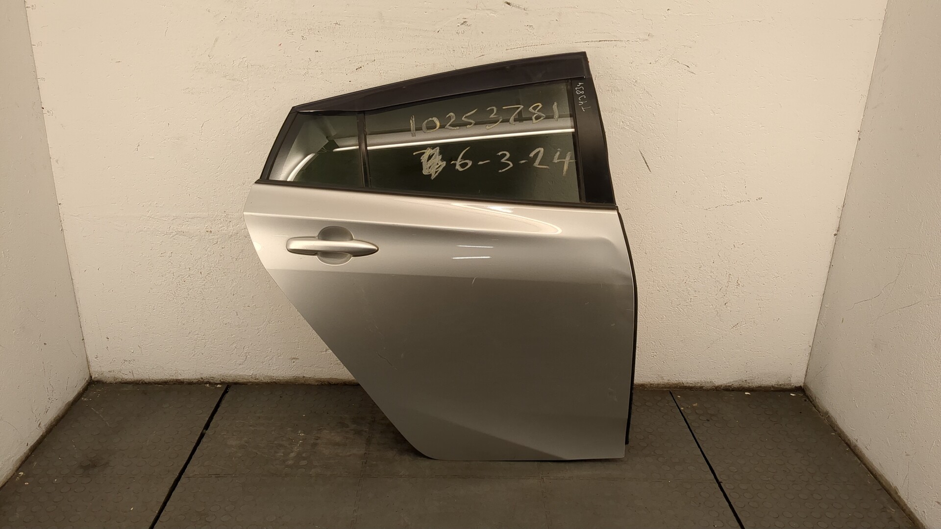 Дверь задняя правая