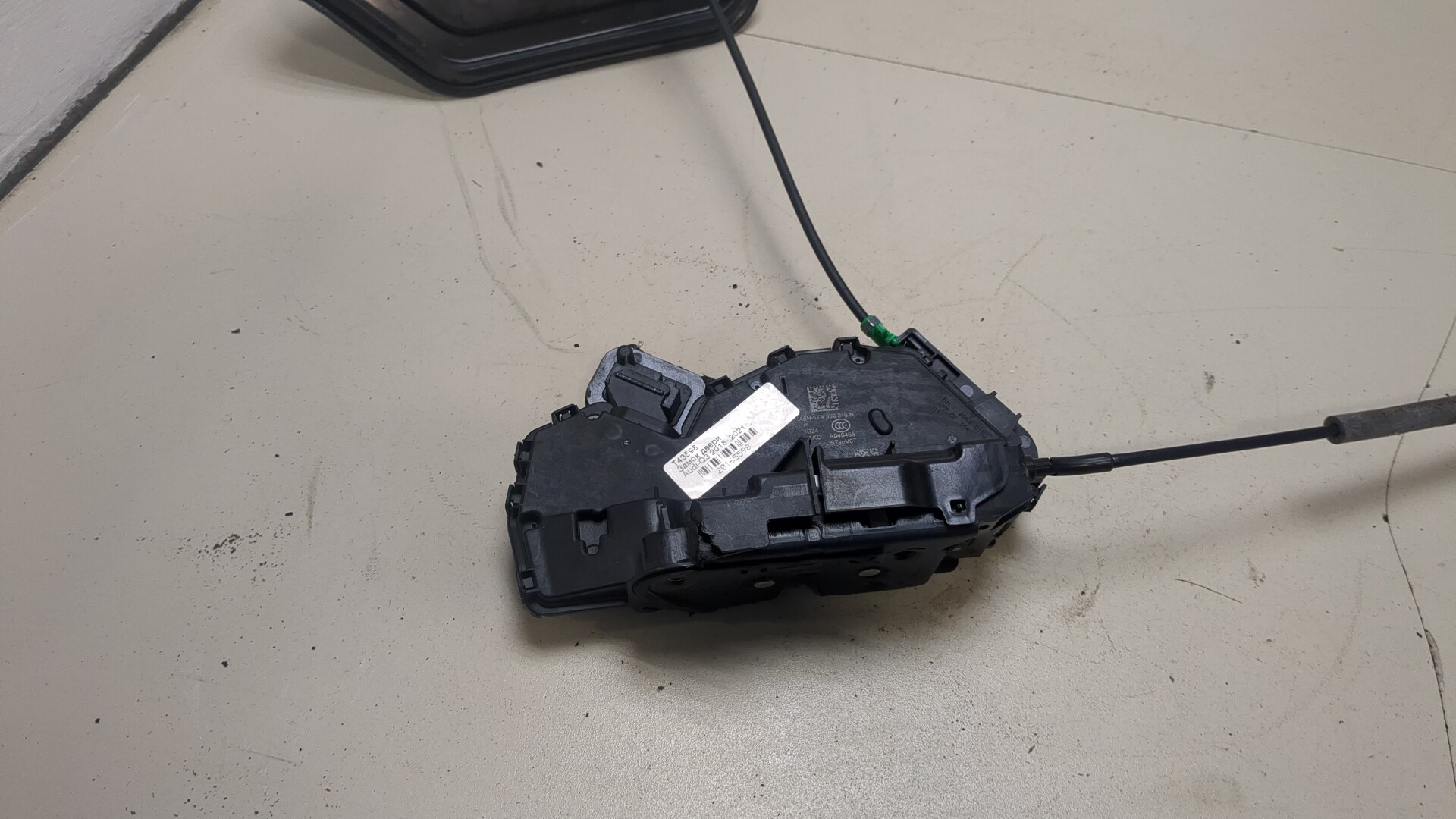 Замок двери передней правой