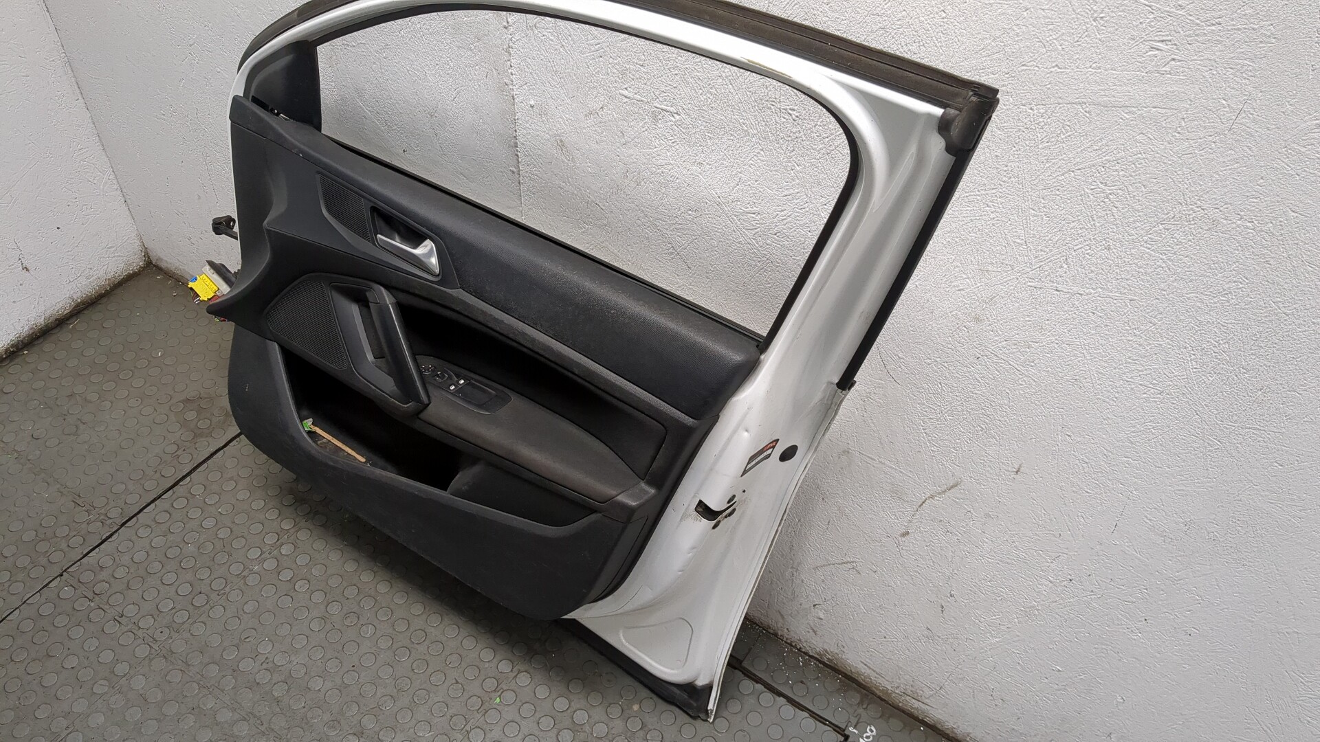 Дверь передняя правая