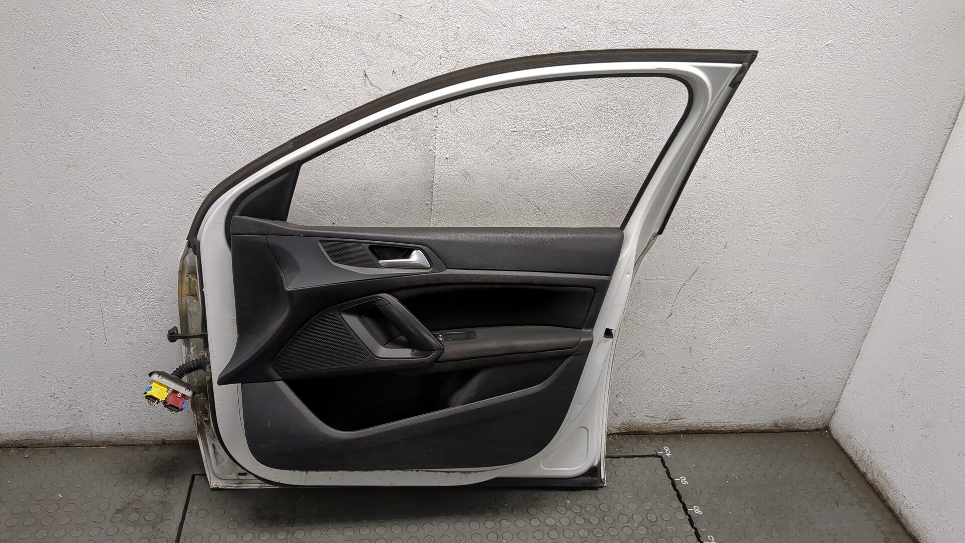 Дверь передняя правая