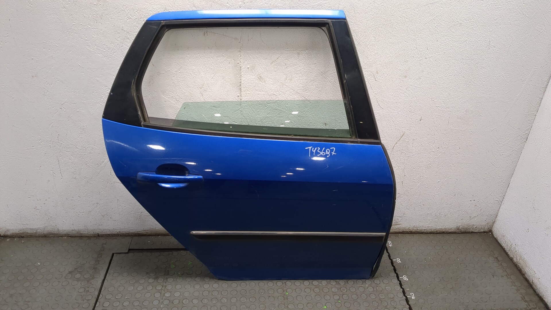 Дверь задняя правая