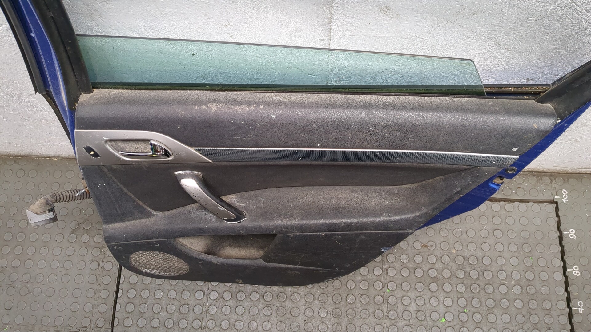 Дверь задняя правая