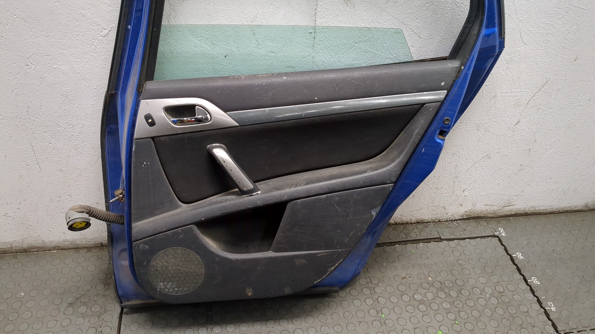 Дверь задняя правая