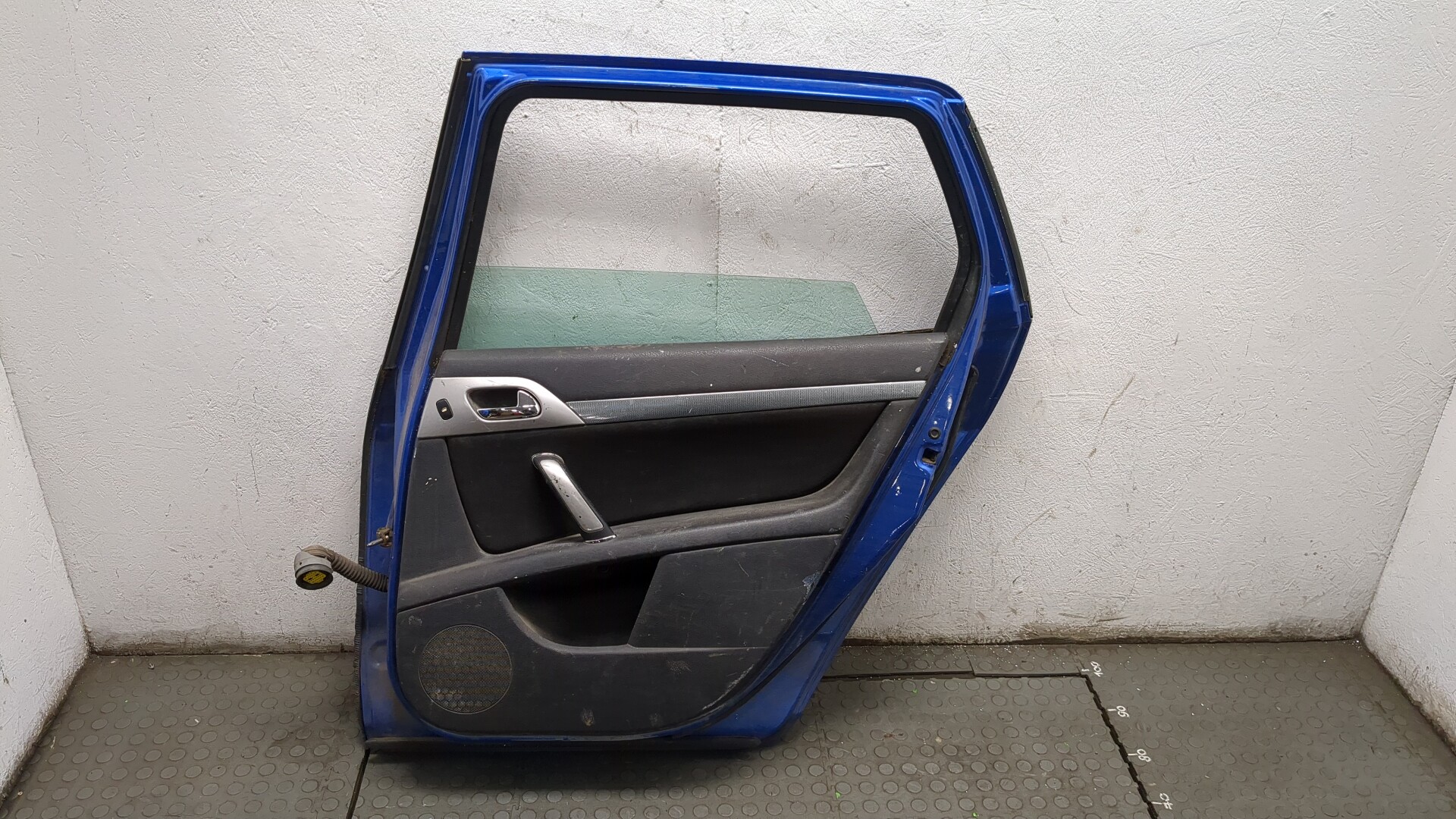 Дверь задняя правая