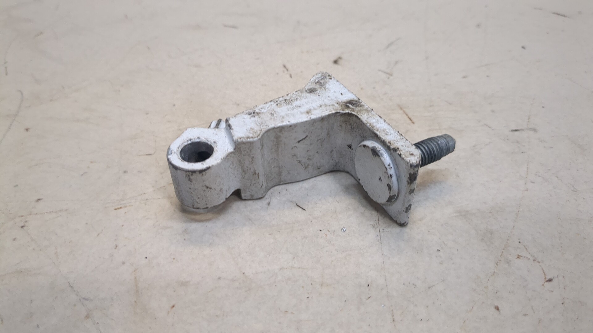 Петля двери