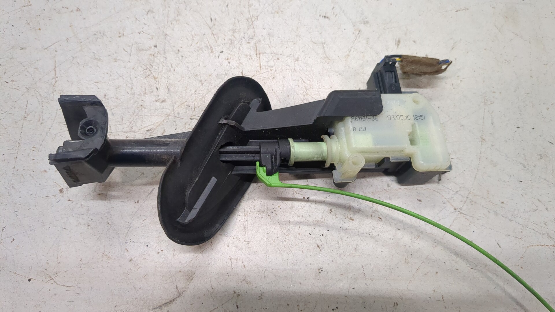 Активатор замка крышки бензобака