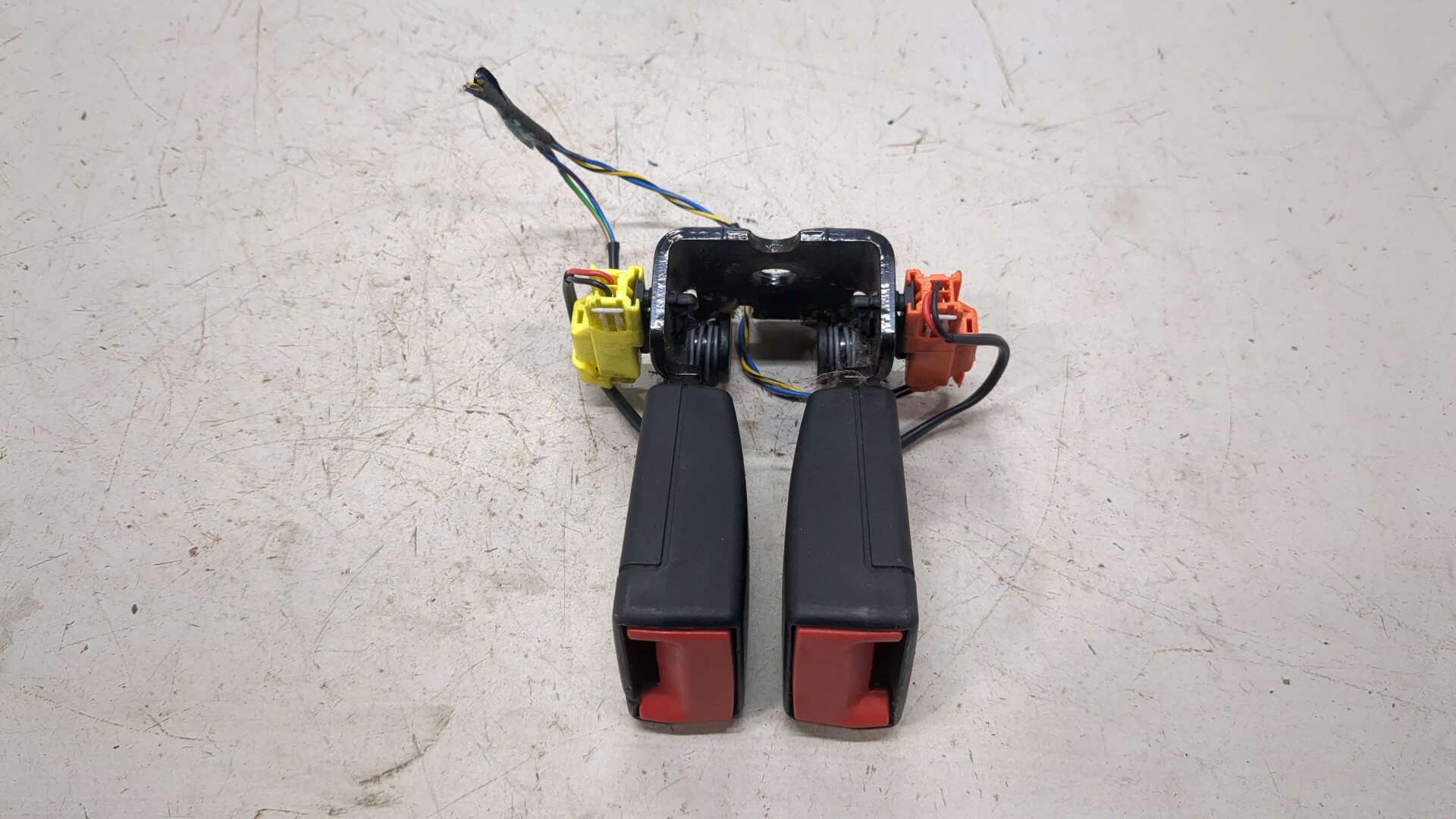 Ответная часть ремня безопасности