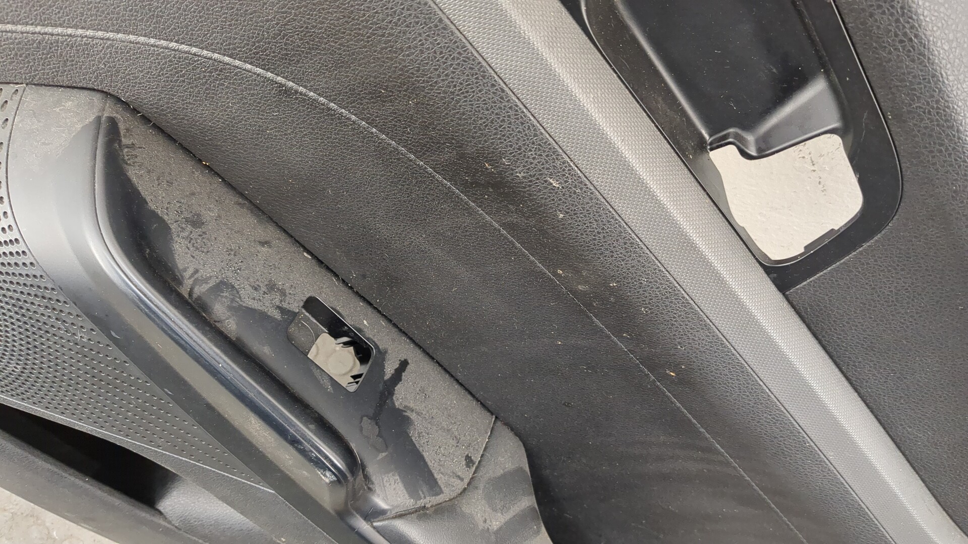 Обшивка двери задней правой