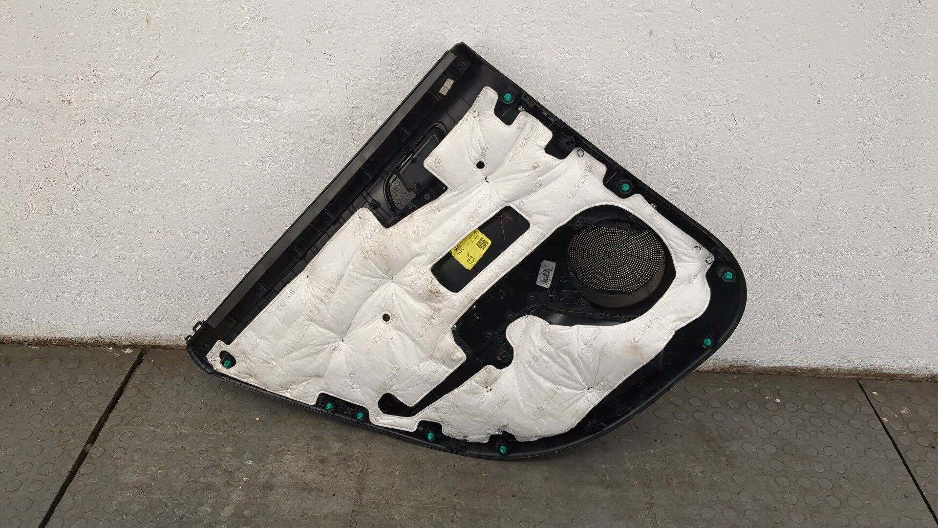 Обшивка двери задней правой