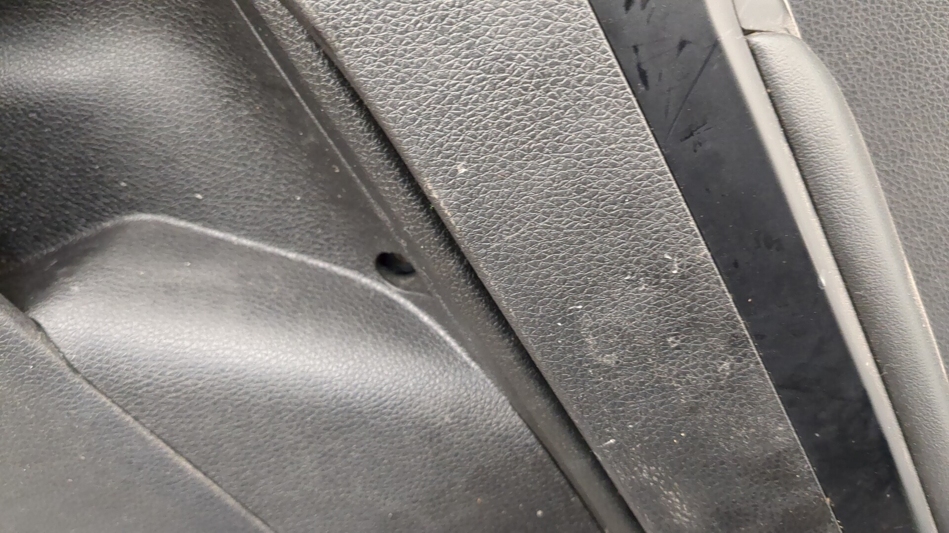 Обшивка двери задней правой