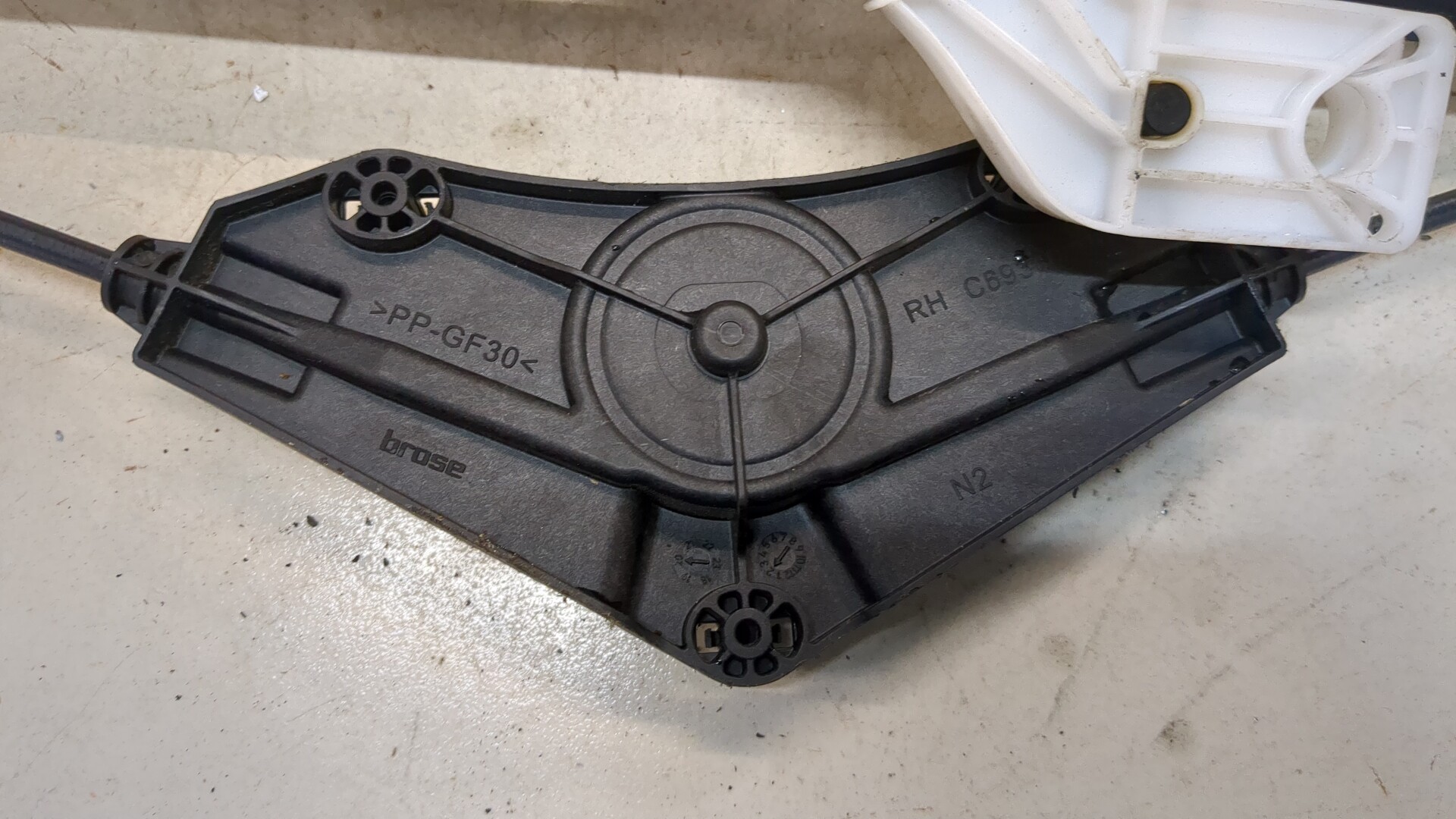 Стеклоподъемник электр. задний левый