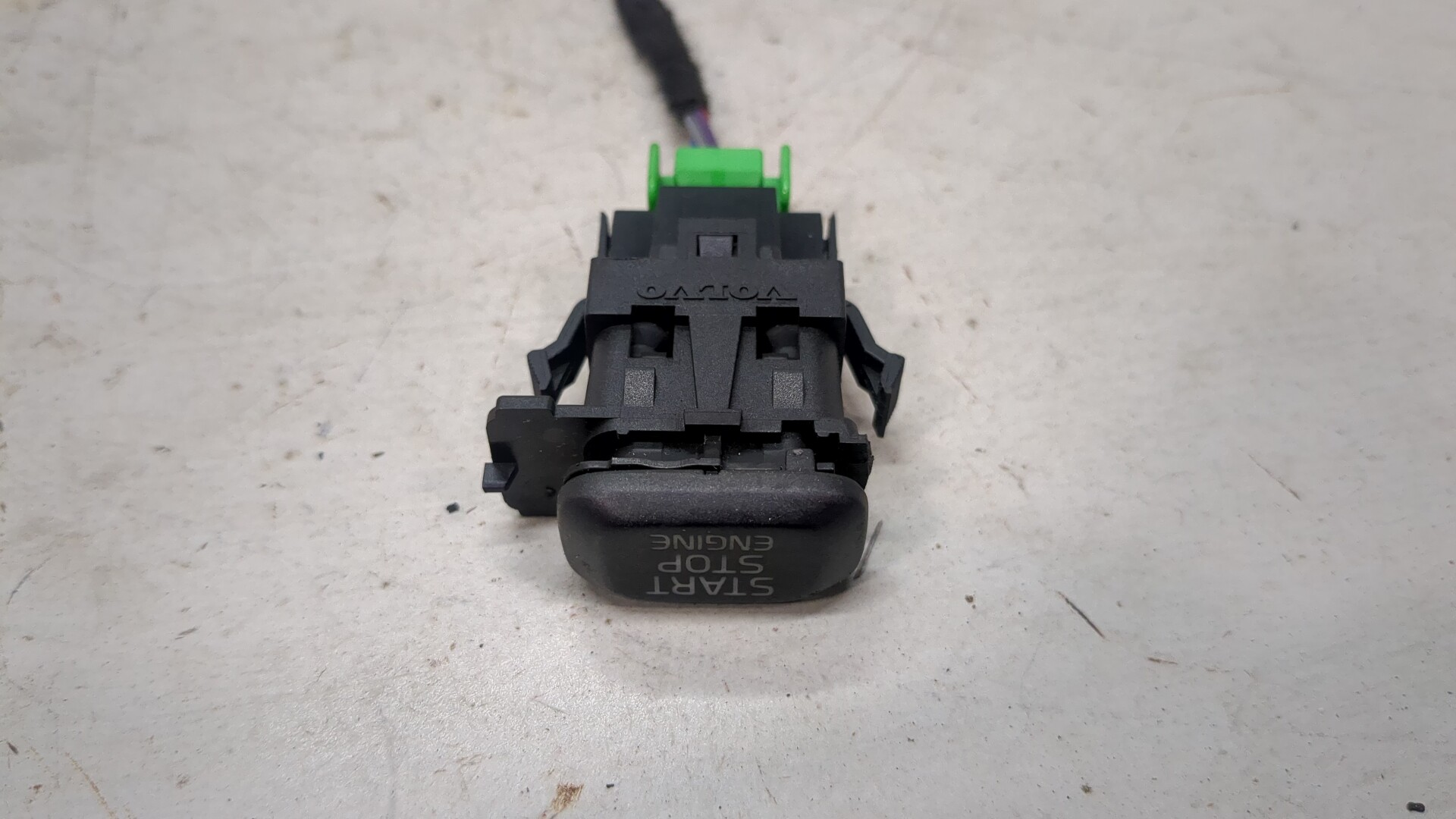 Кнопка запуска двигателя