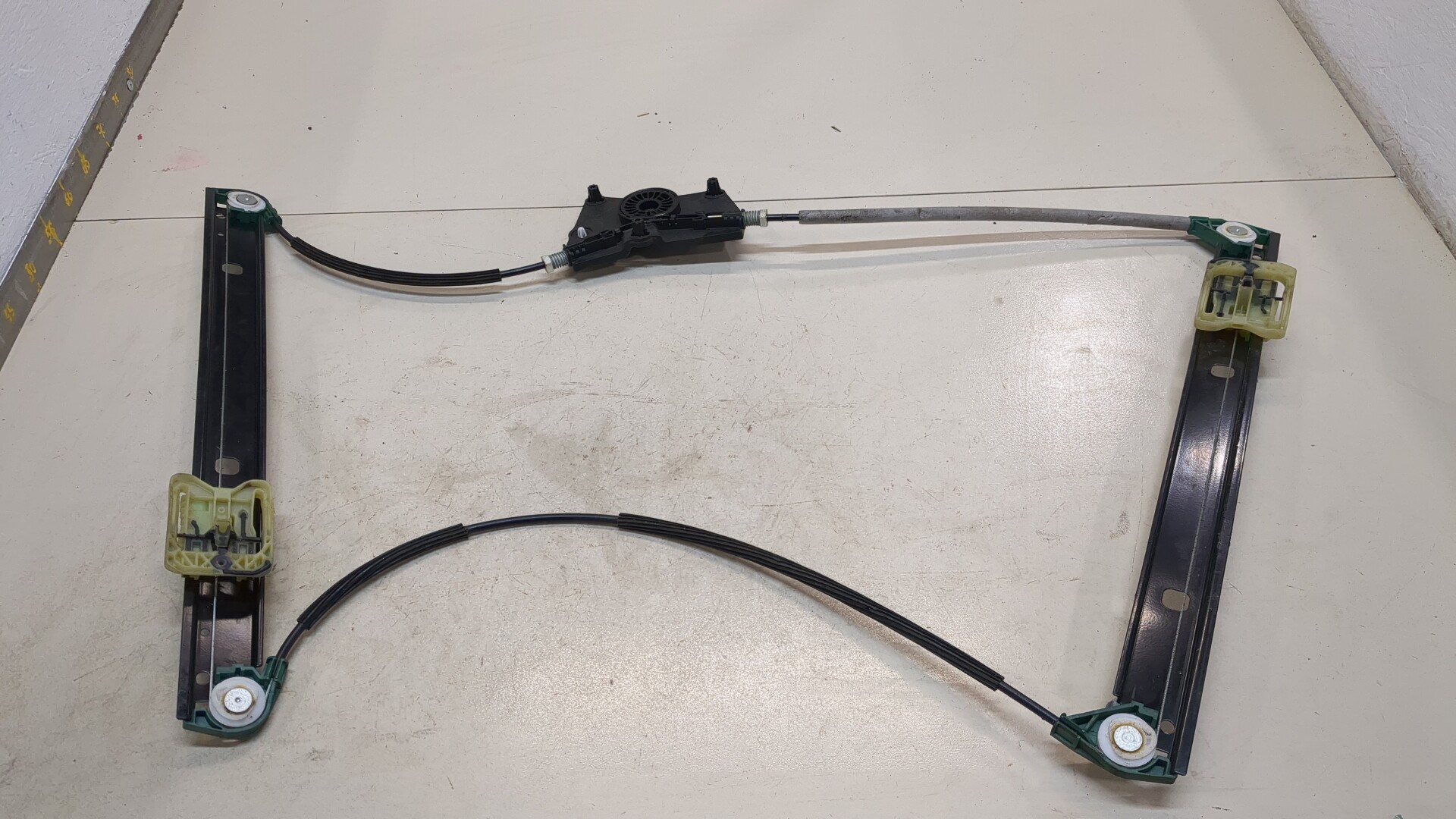 Стеклоподъемник электр. передний левый