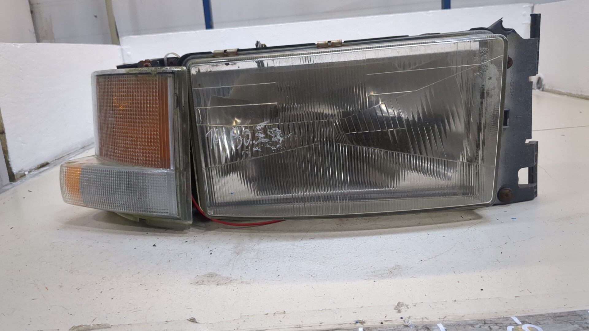 Фара правая