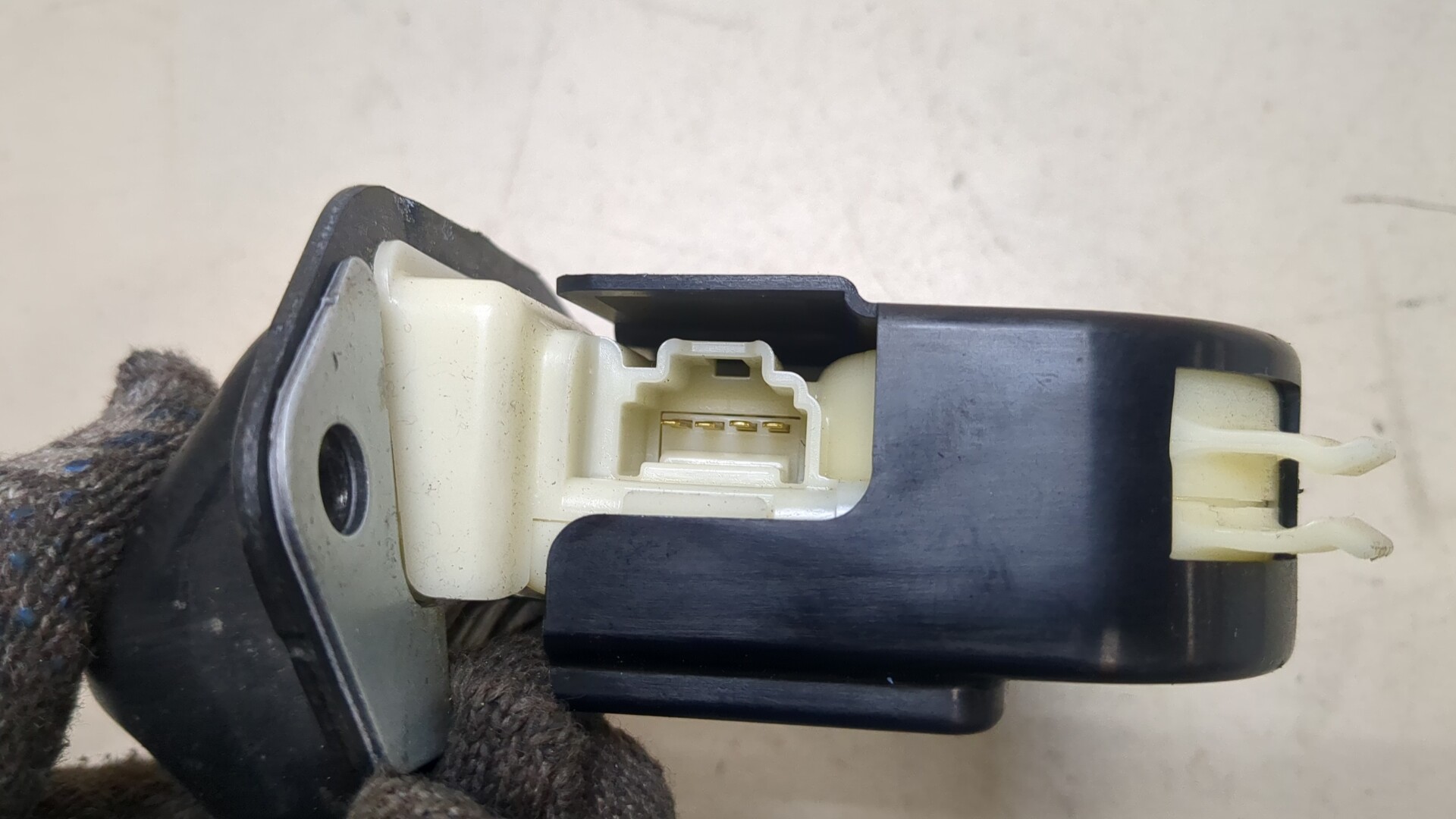 Замок багажника