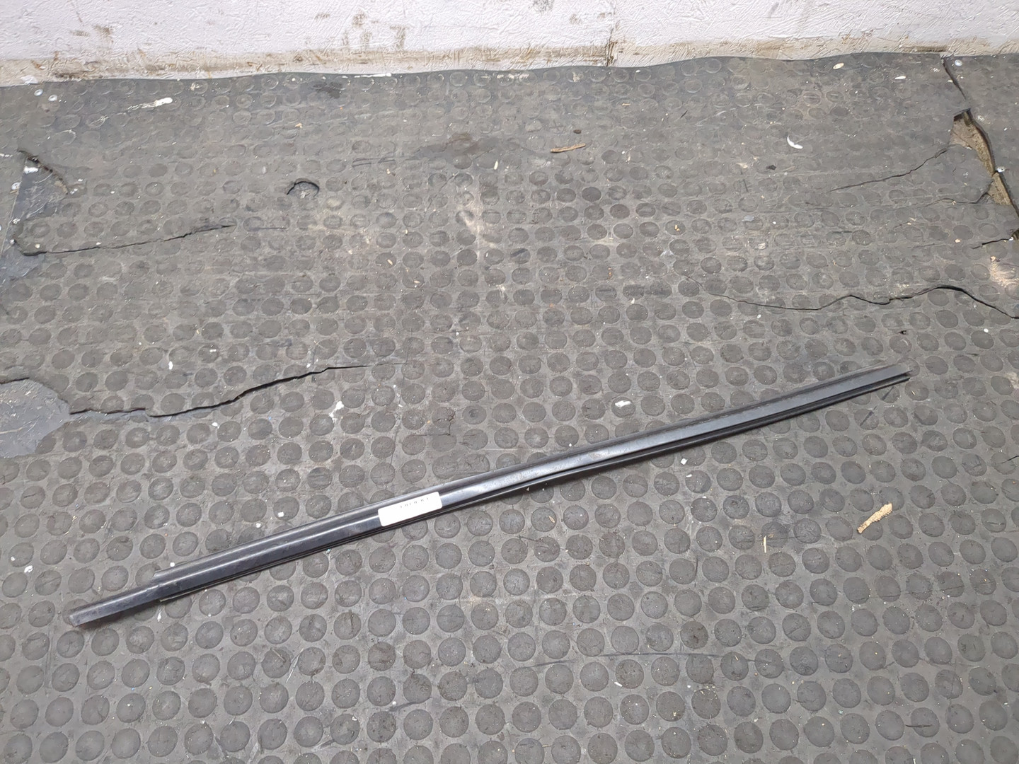 Накладка стекла переднего правого