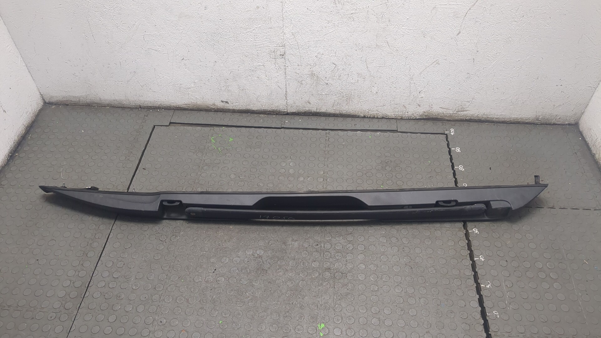 Рейлинг (релинг) левый (планка на крышу)