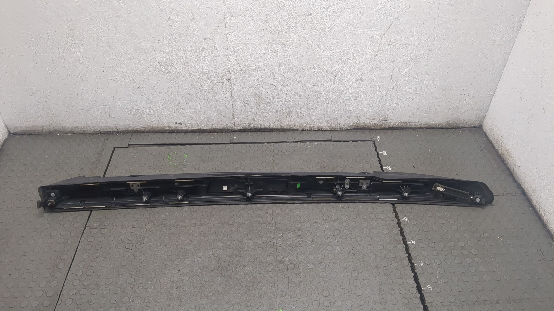 Рейлинг (релинг) левый (планка на крышу)