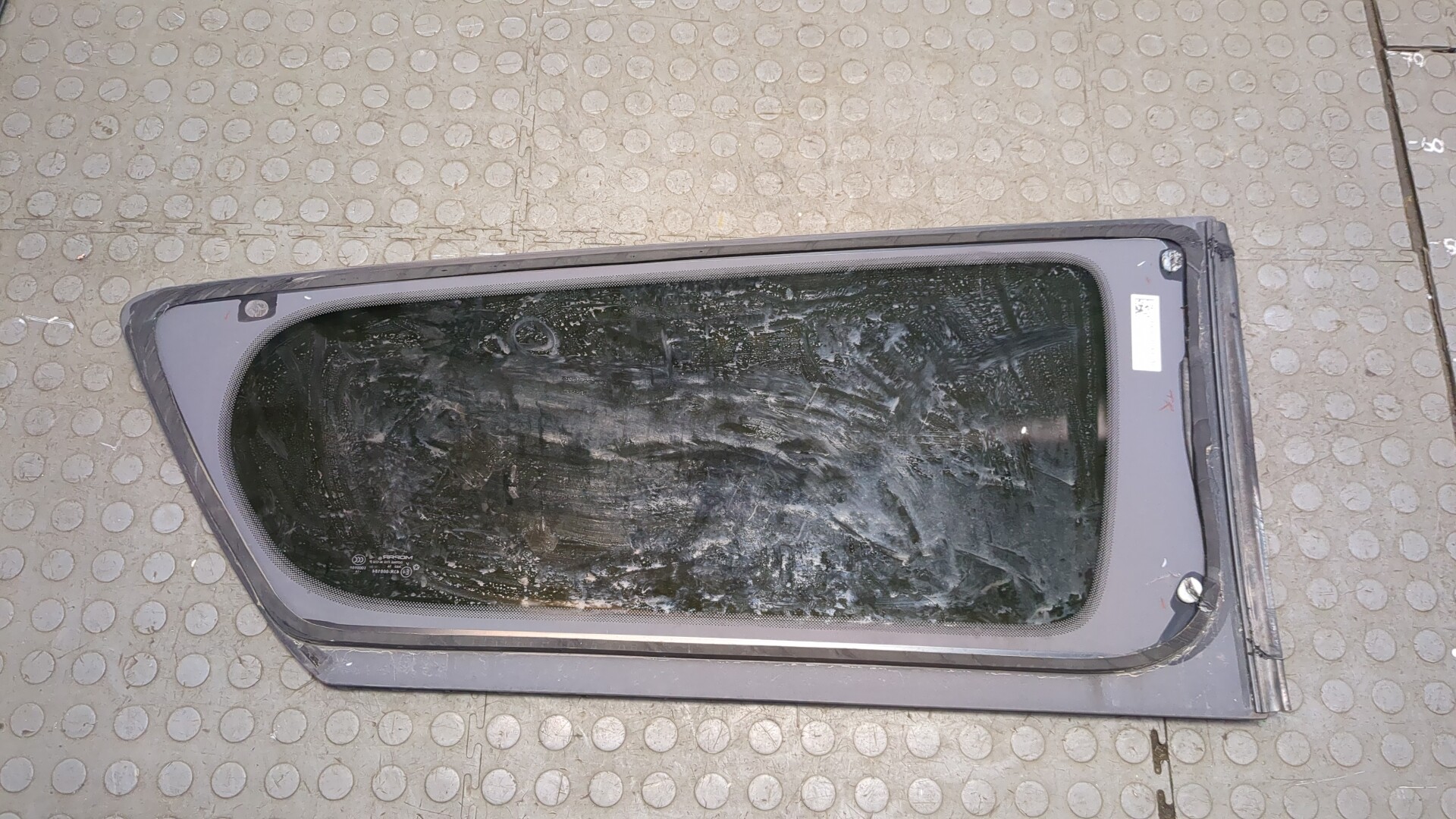 Стекло боковое
