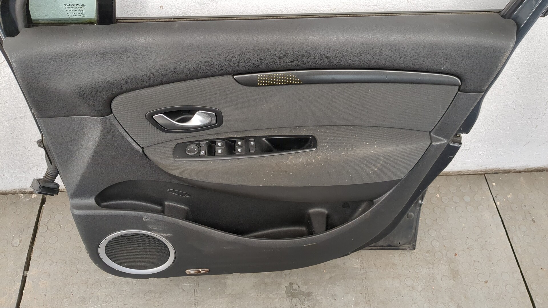 Дверь передняя правая