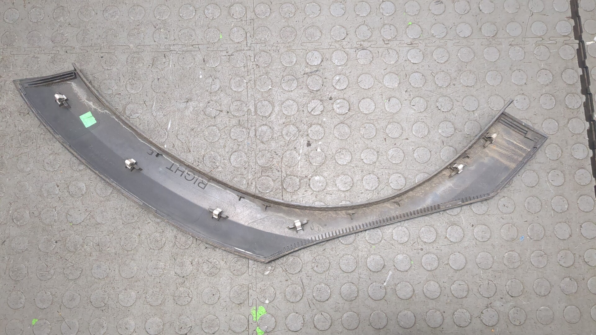 Молдинг заднего крыла правого