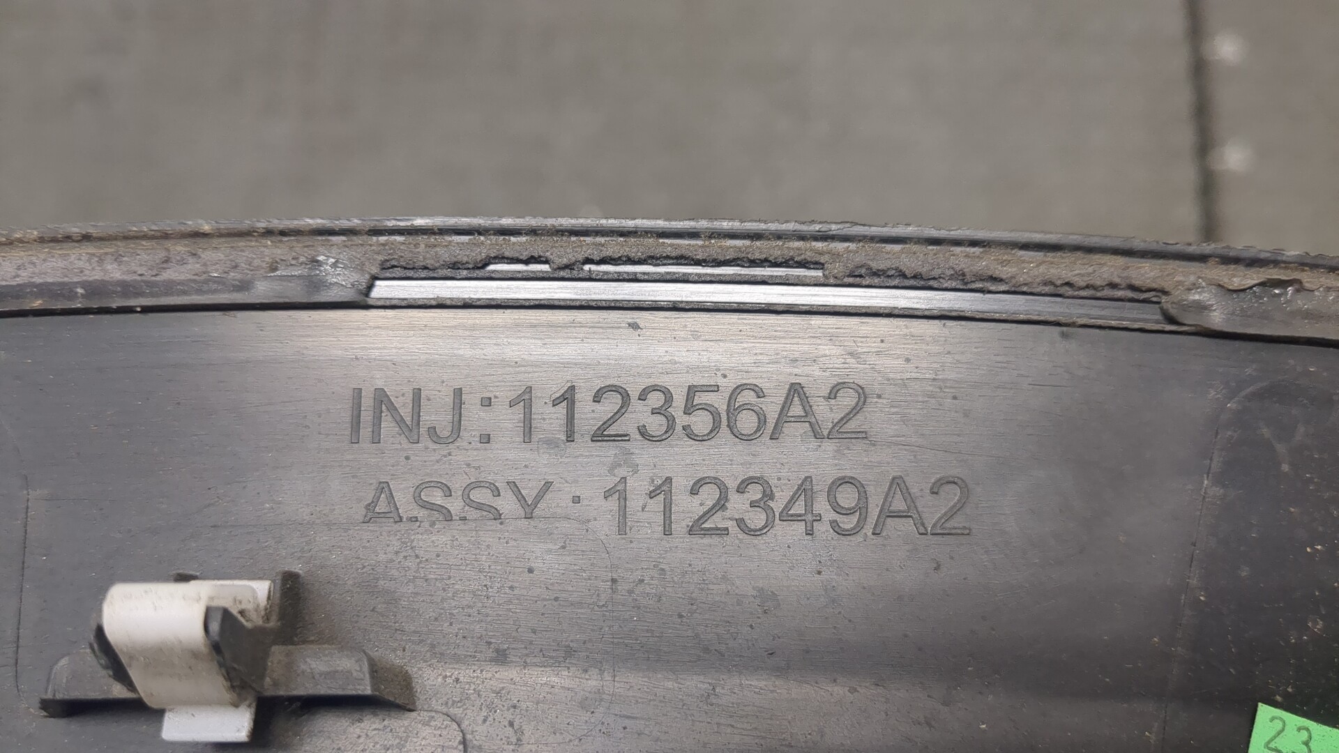 Молдинг заднего крыла правого