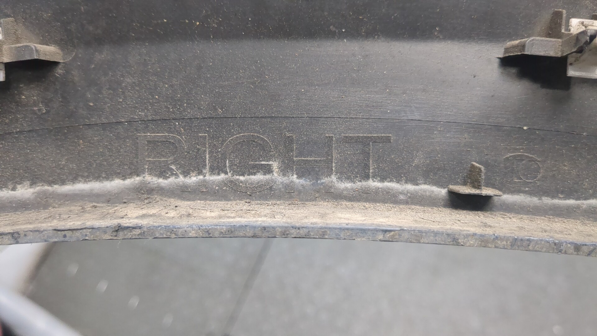 Молдинг заднего крыла правого