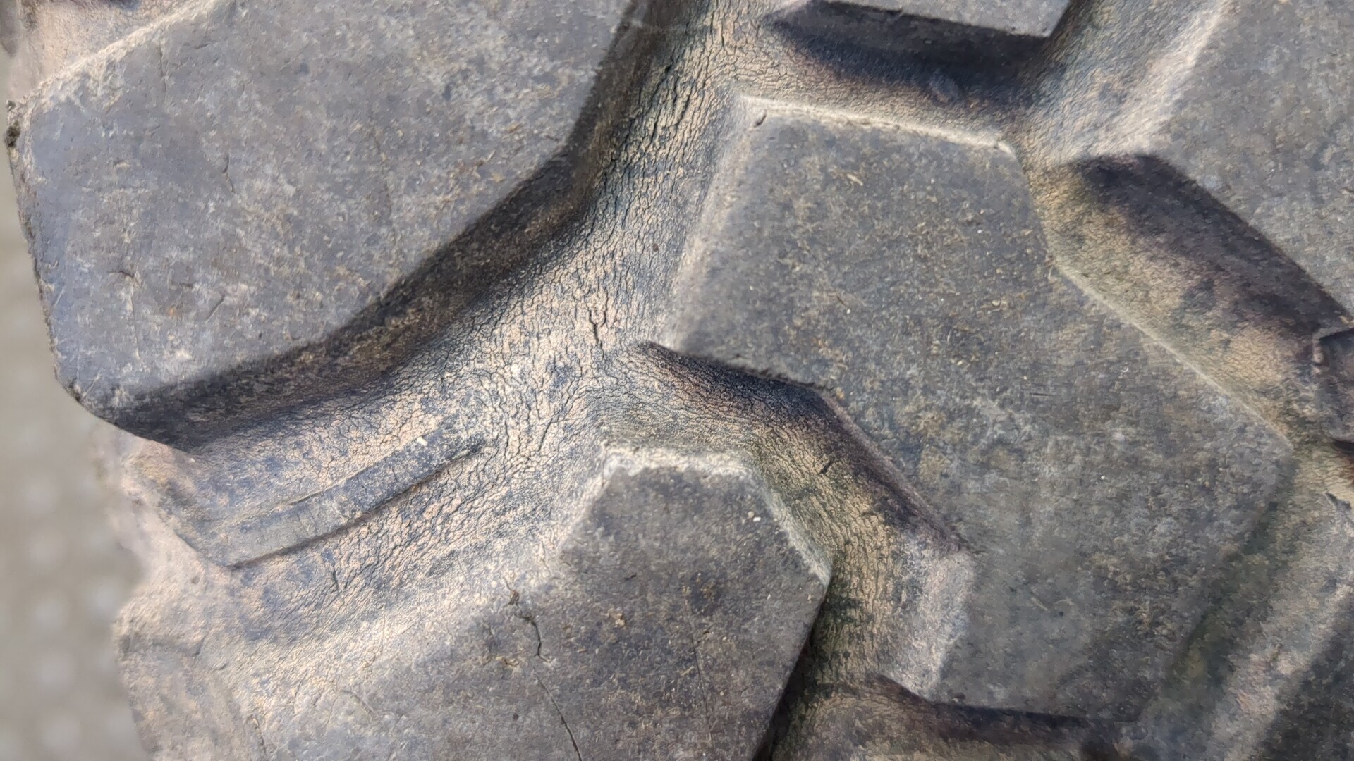 Шины комплект (4 шт.)