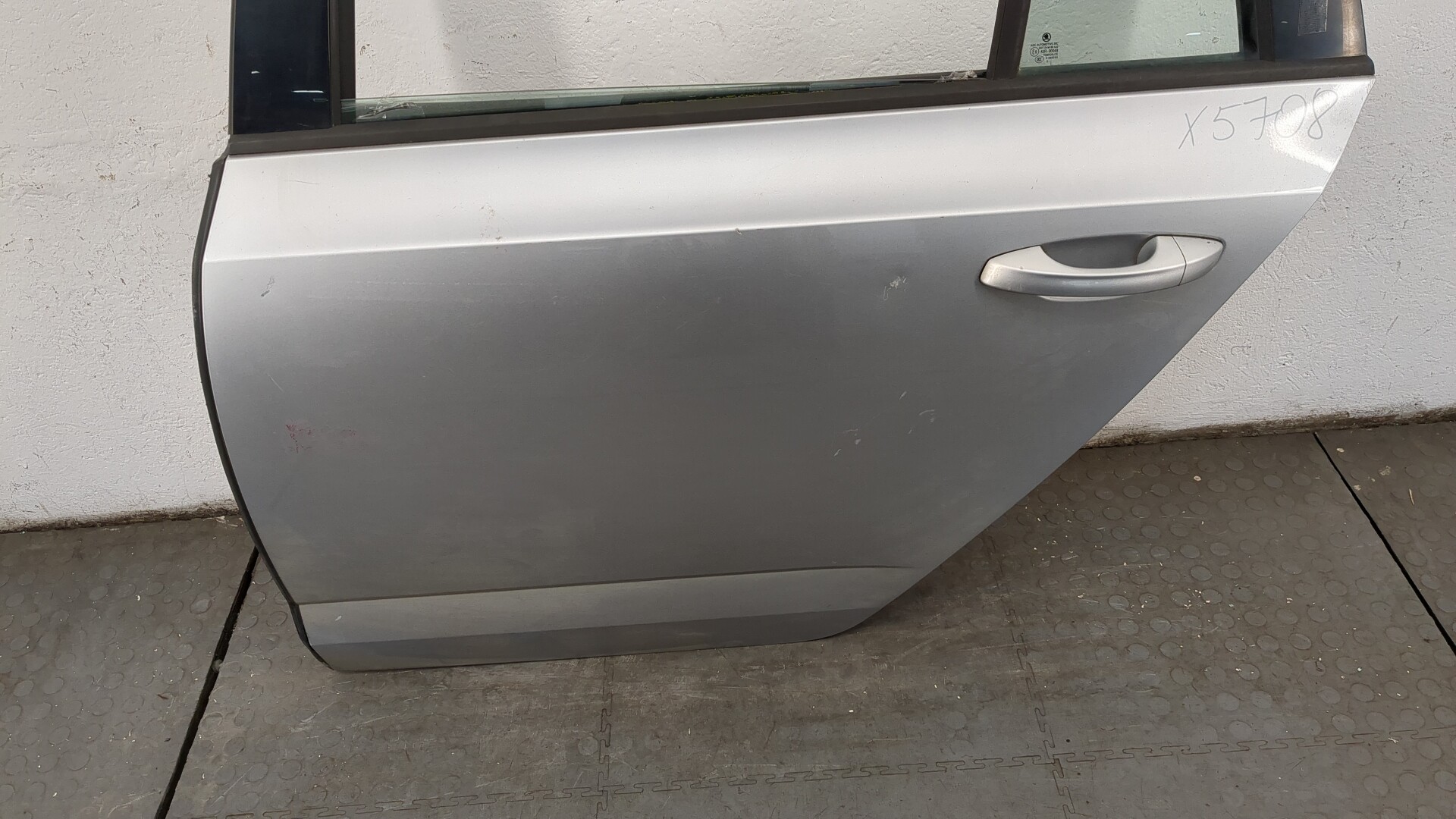 Дверь задняя левая