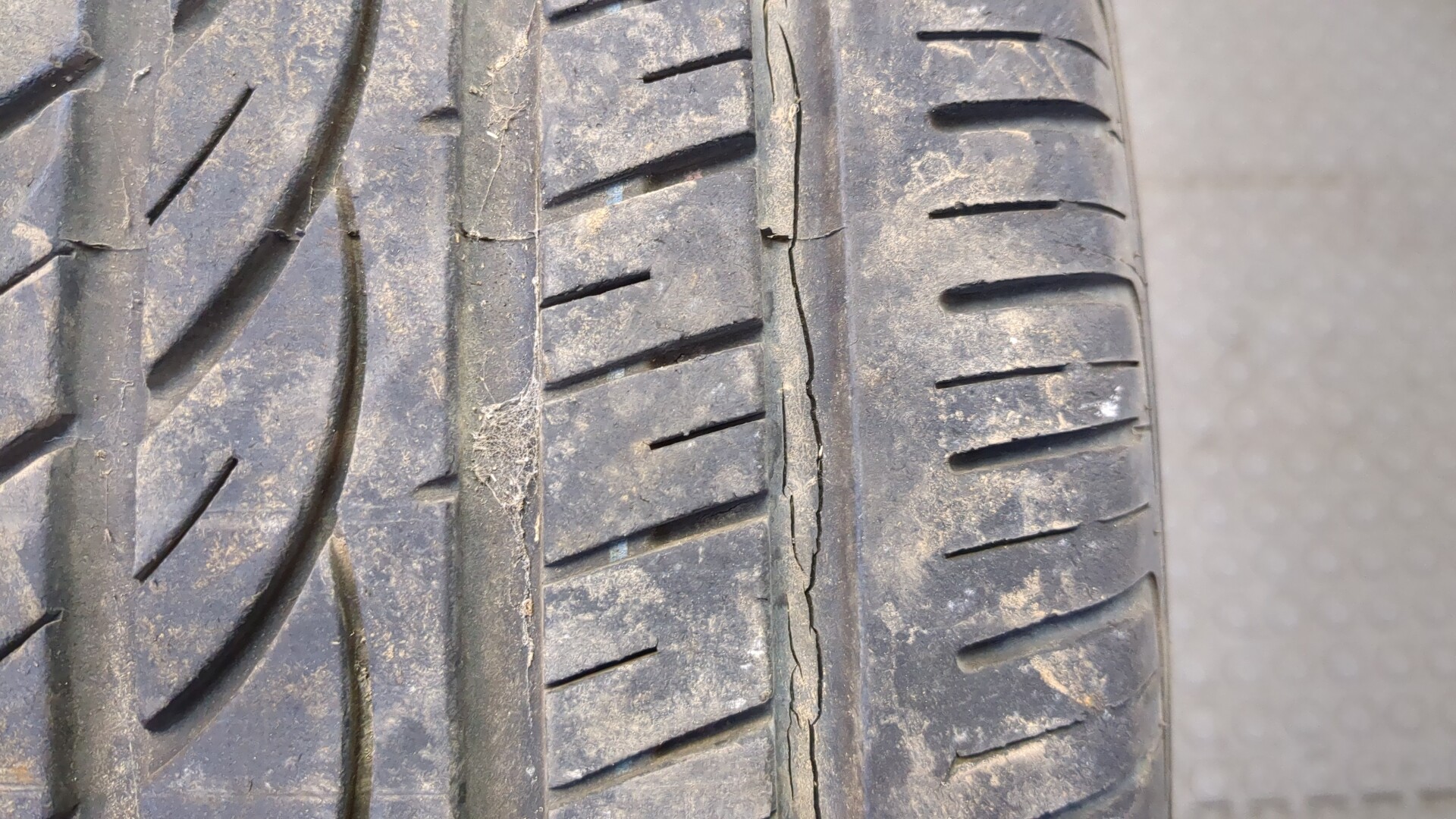 Шины комплект (4 шт.)