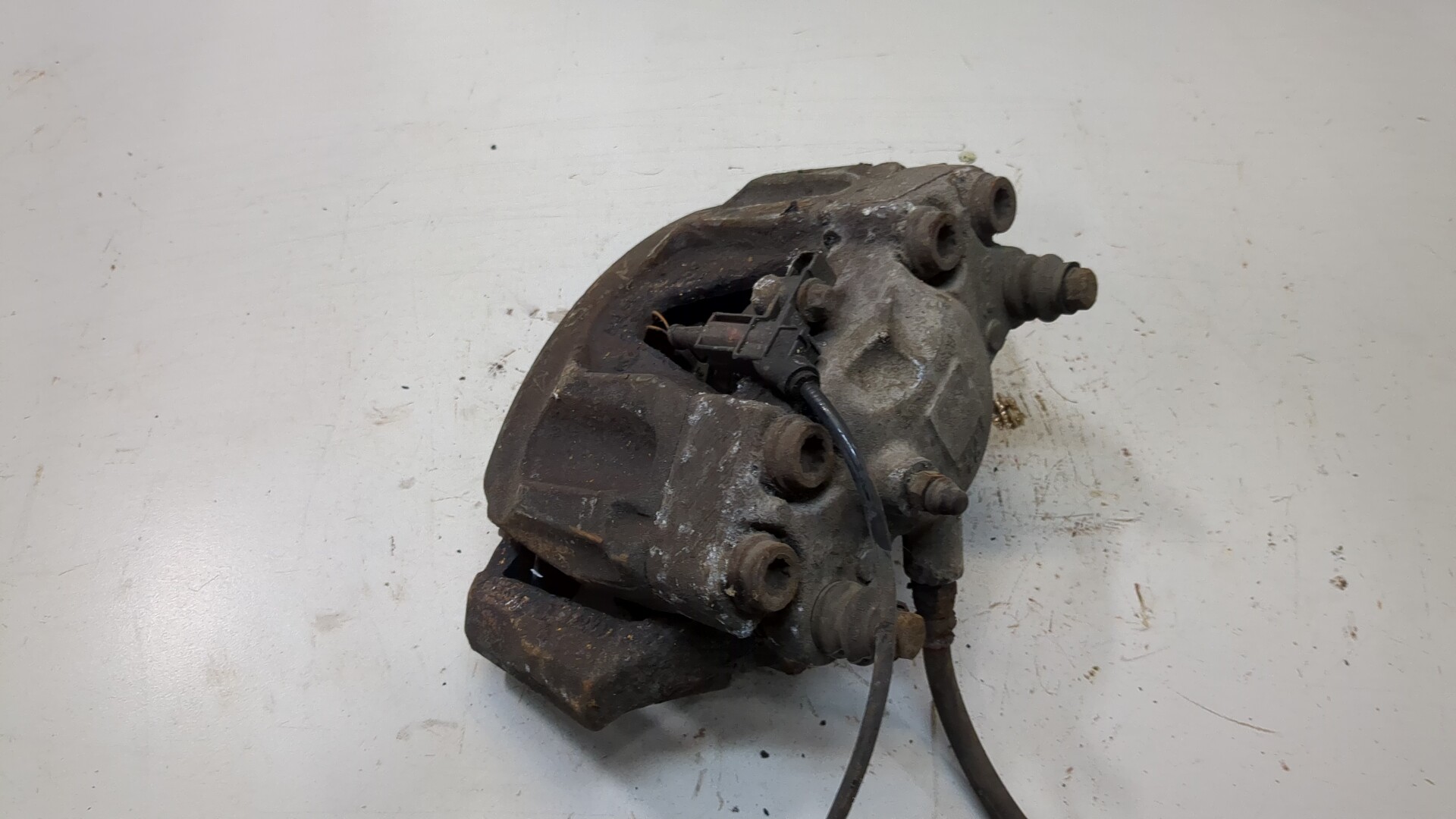 Суппорт передний правый