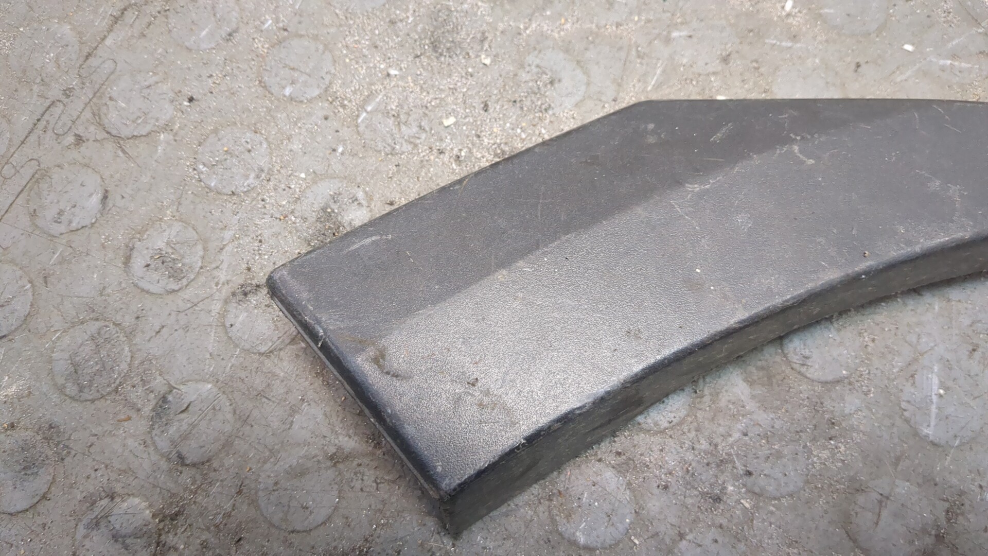 Накладка заднего крыла левого