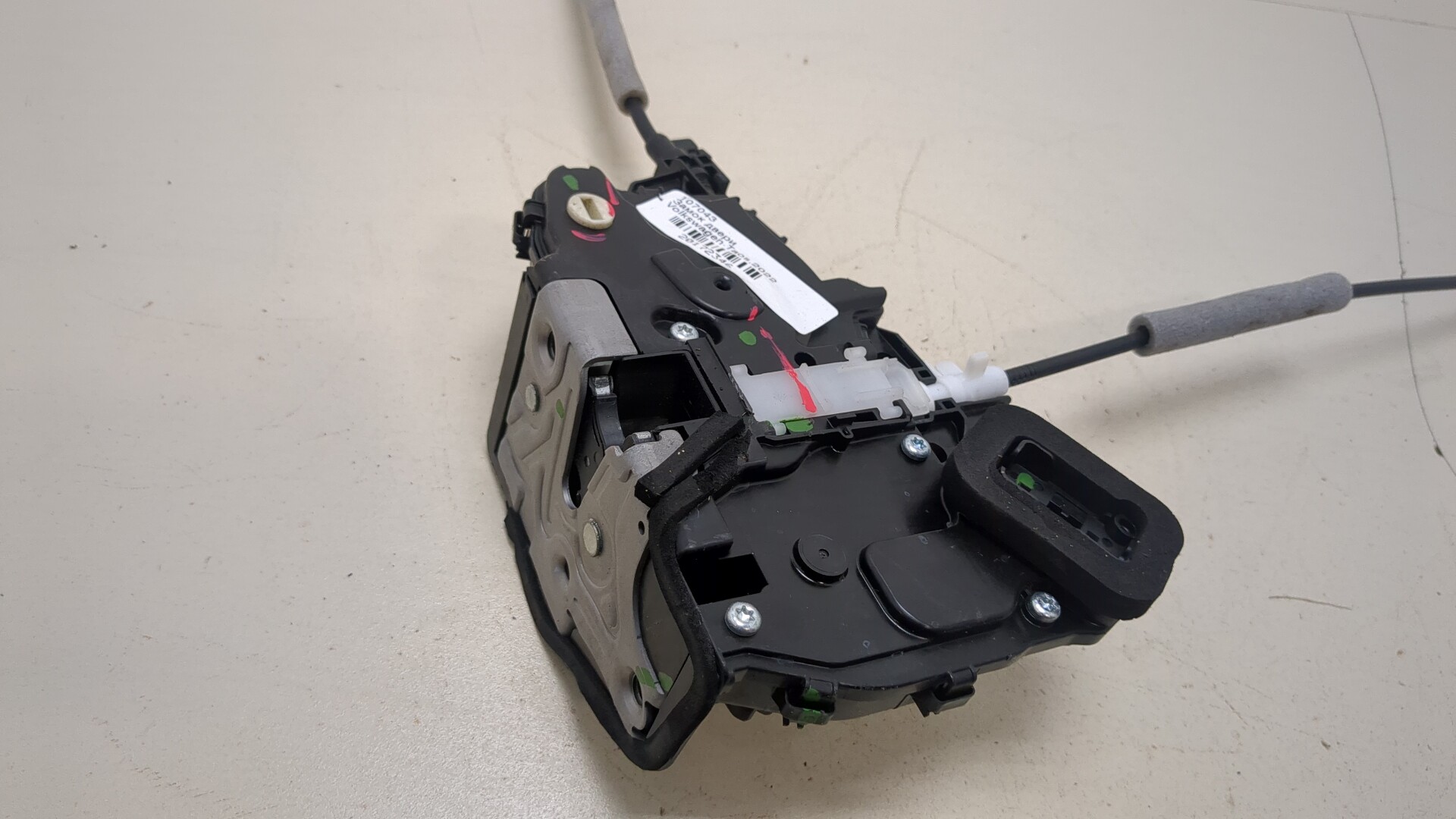 Замок двери задней правой