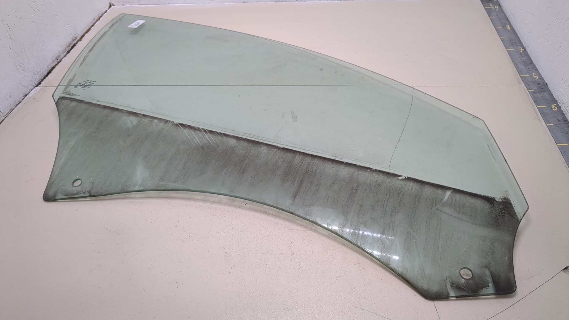 Стекло двери передней правой