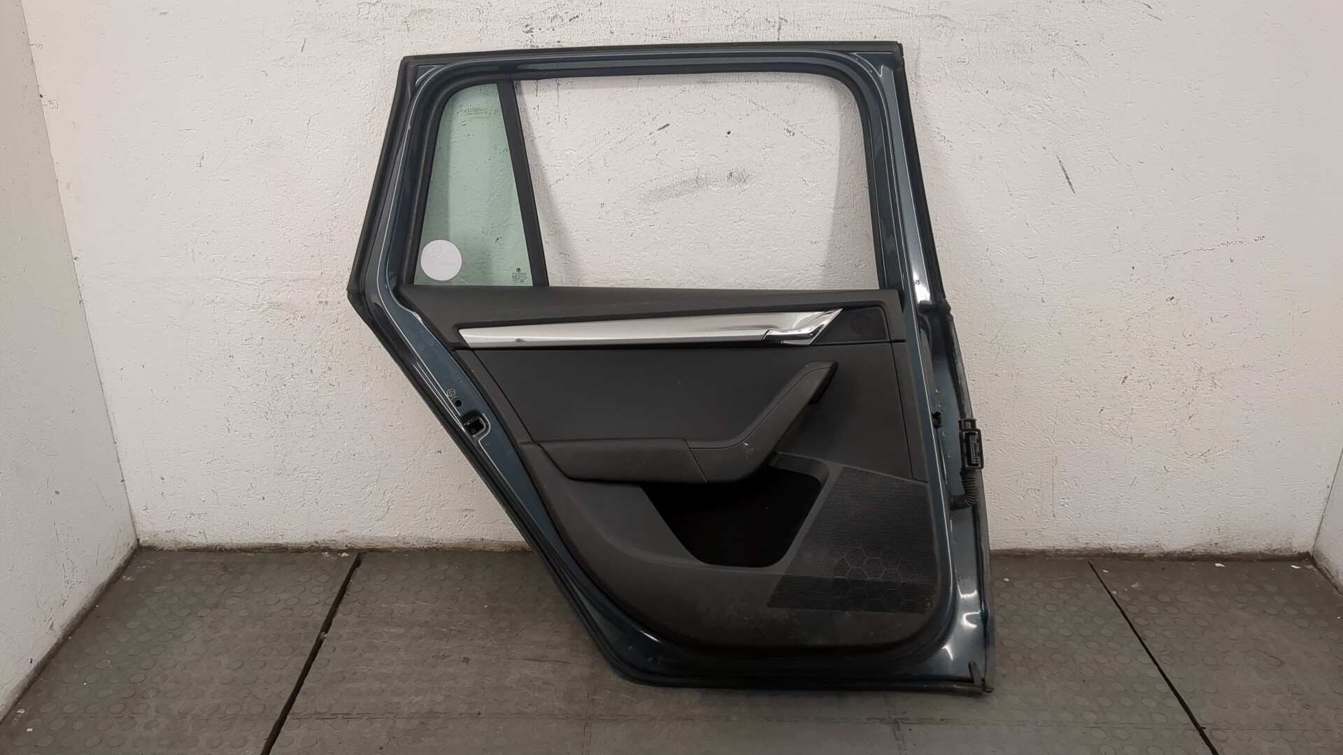 Дверь задняя левая