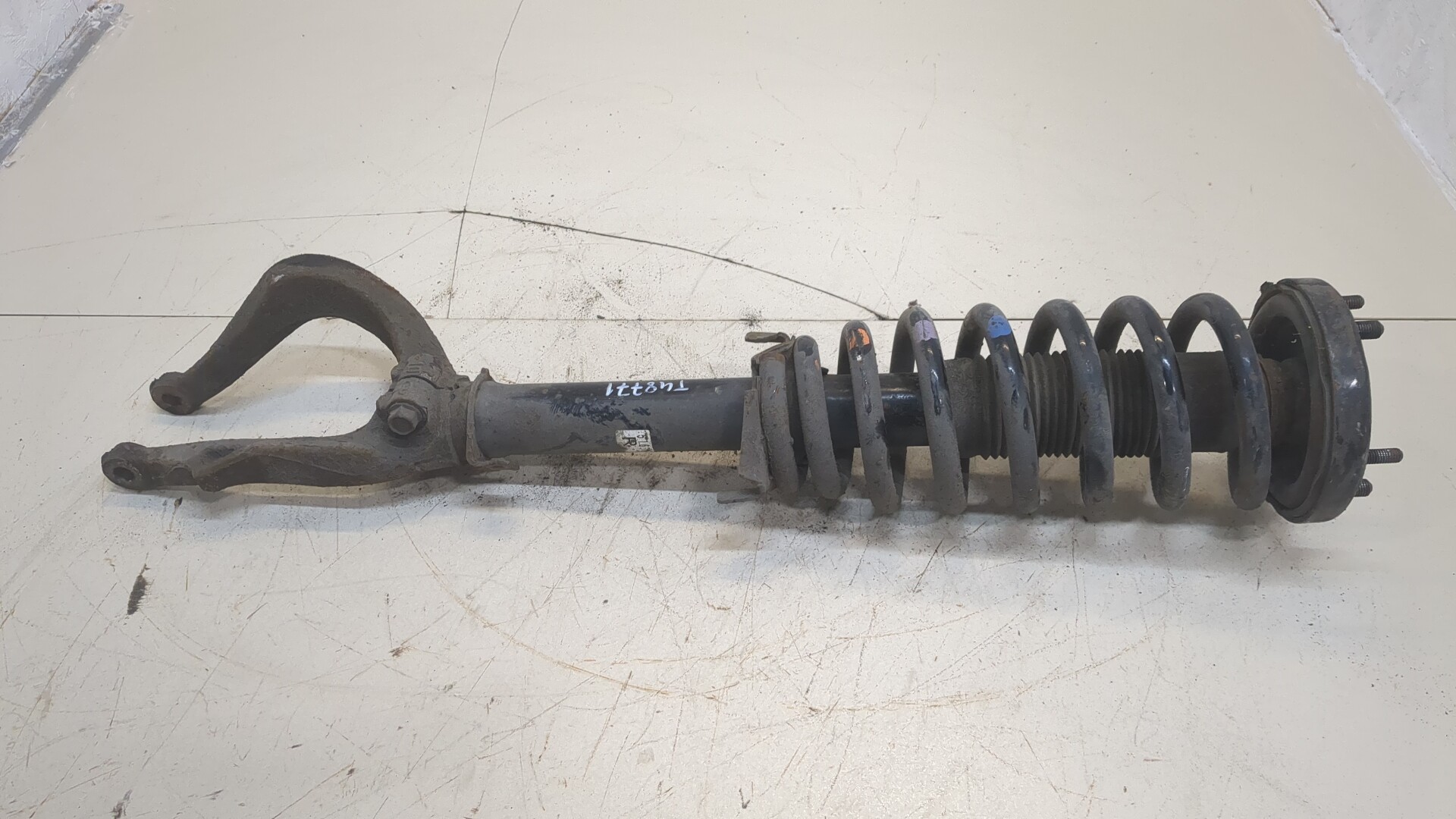 Амортизатор передний правый