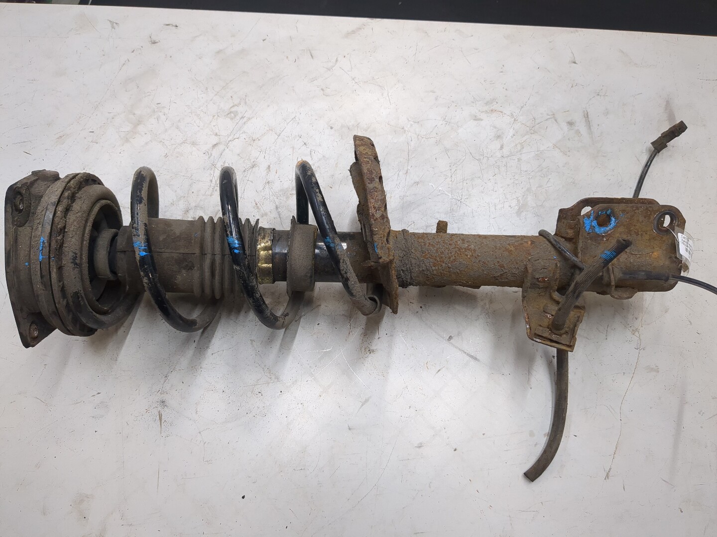 Амортизатор передний правый