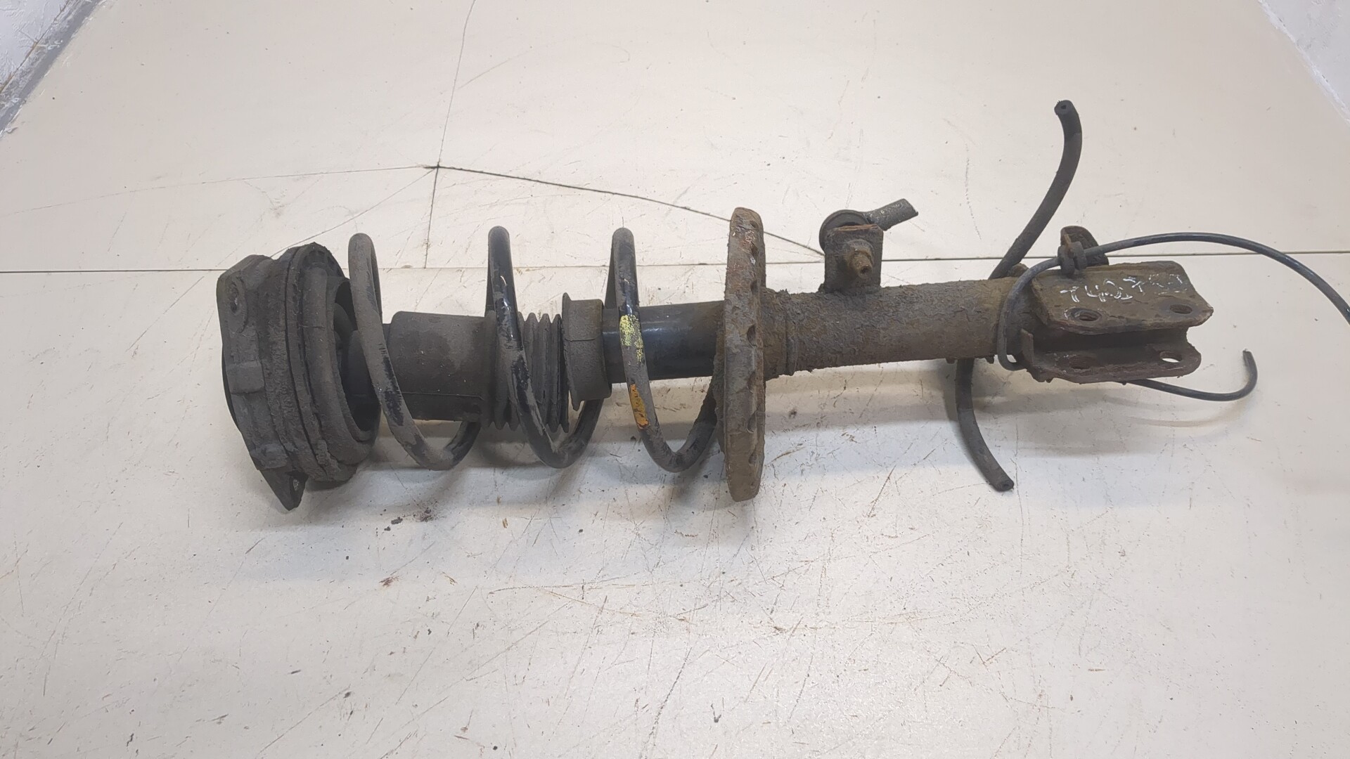 Амортизатор передний правый