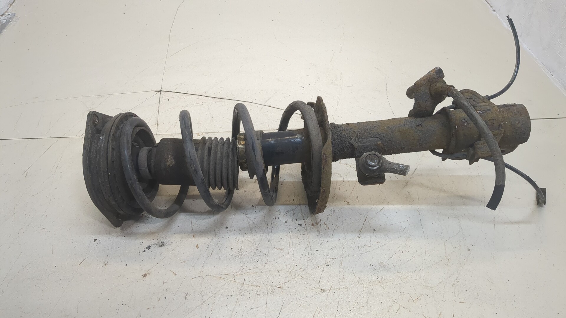 Амортизатор передний правый