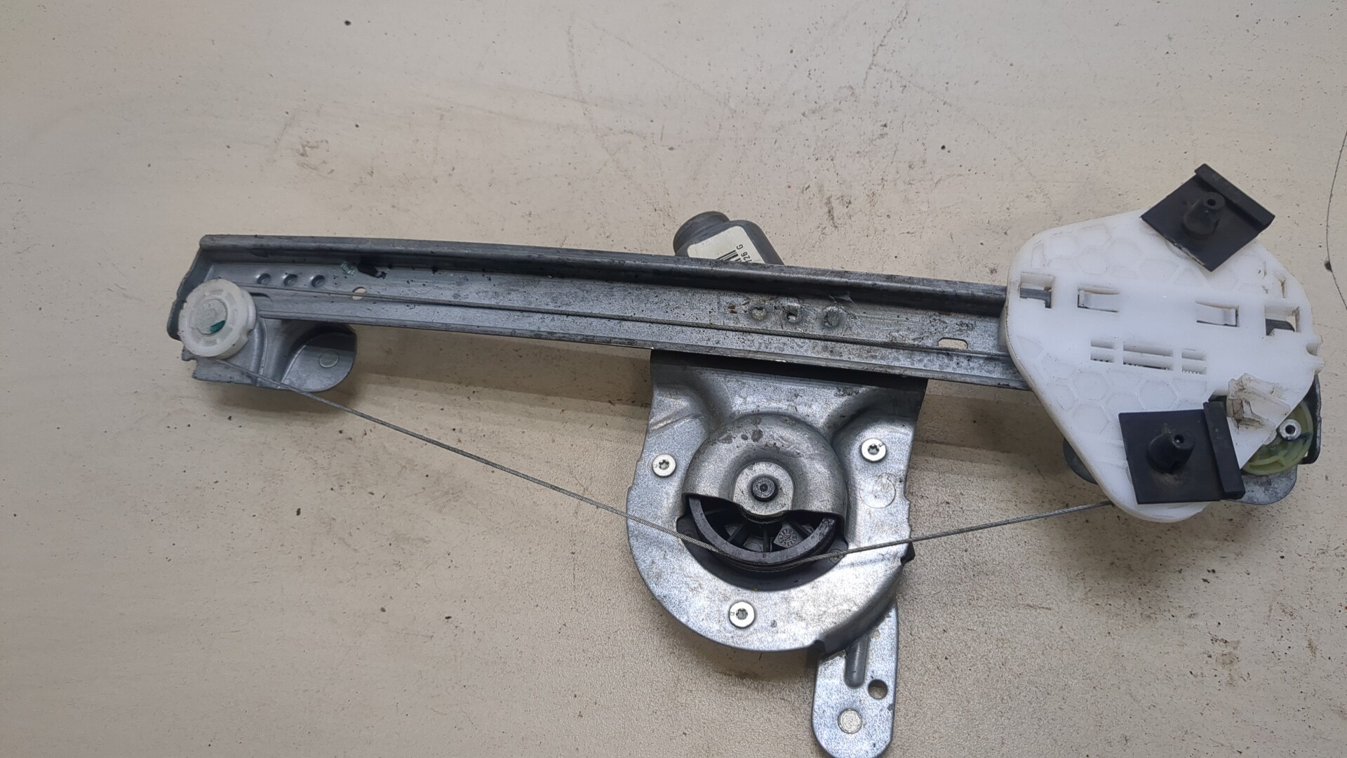 Стеклоподъемник электр. передний левый