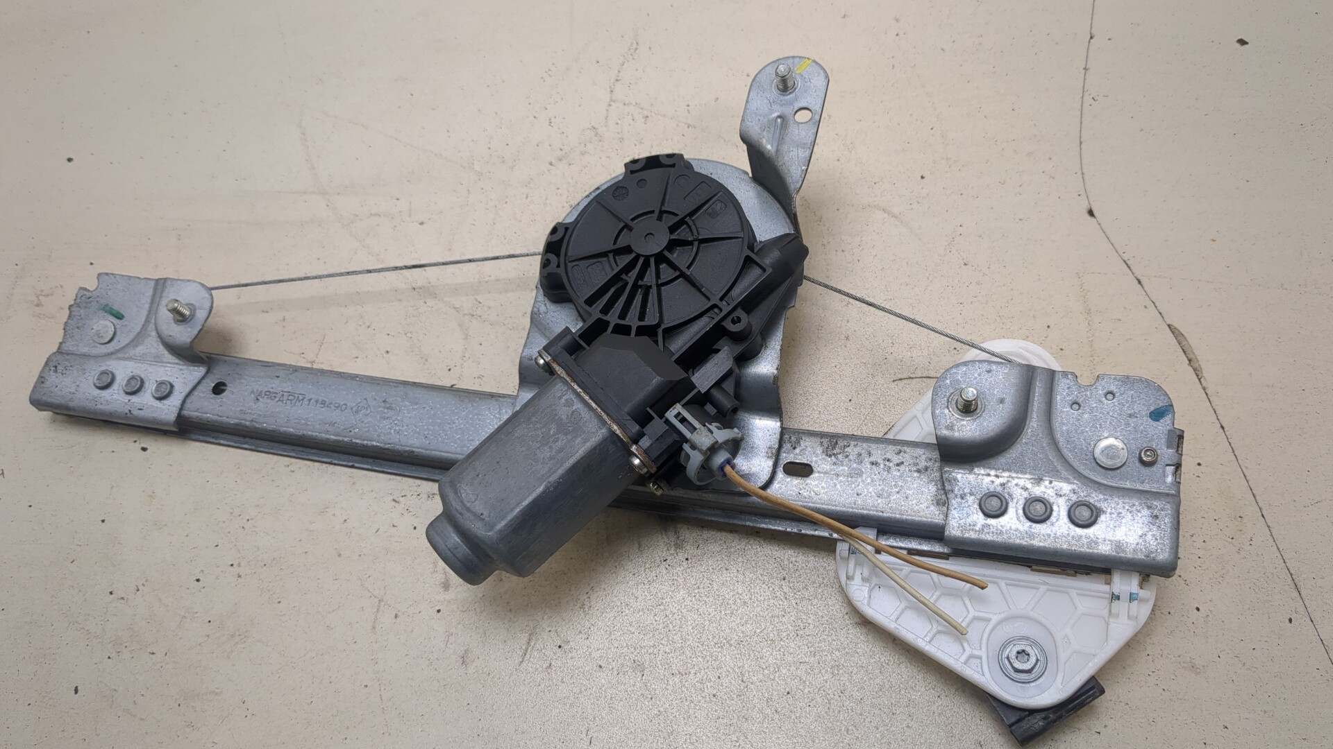 Стеклоподъемник электр. передний левый