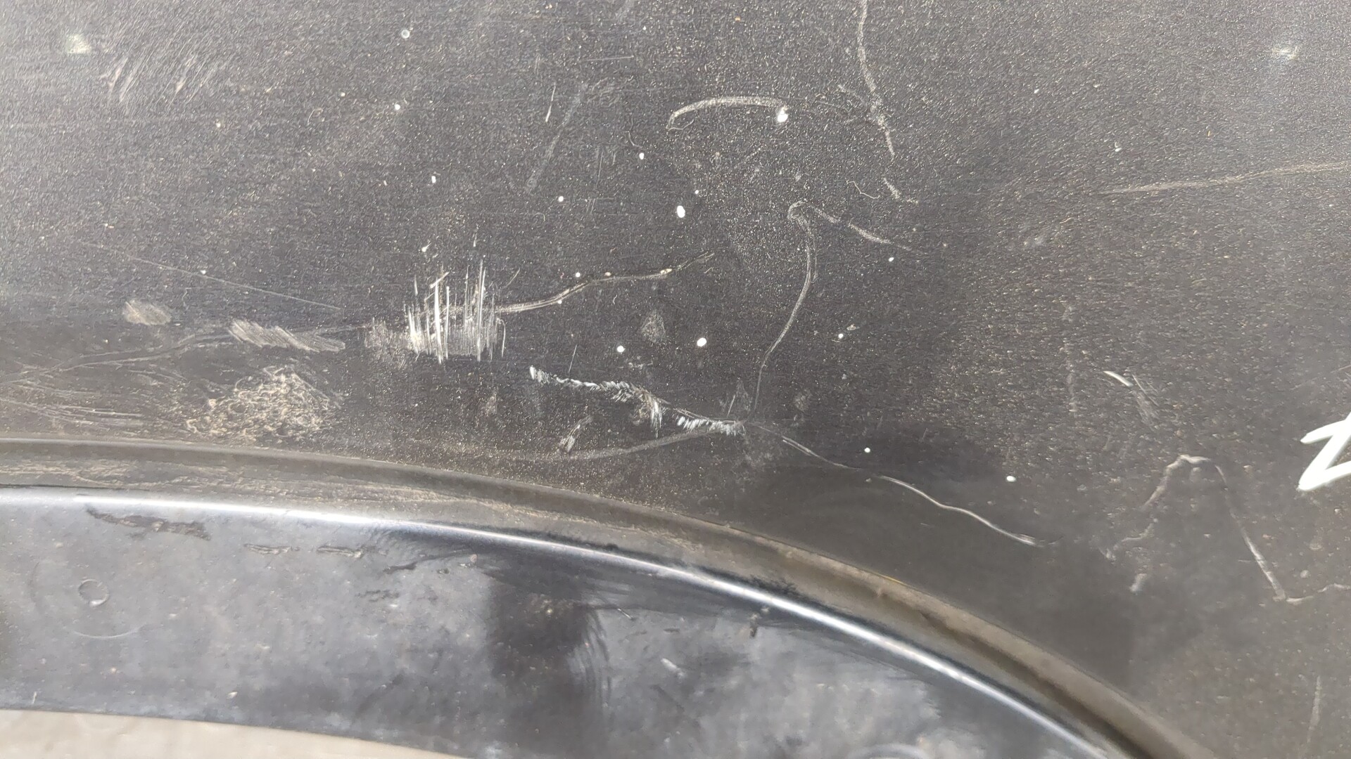 Крыло переднее левое