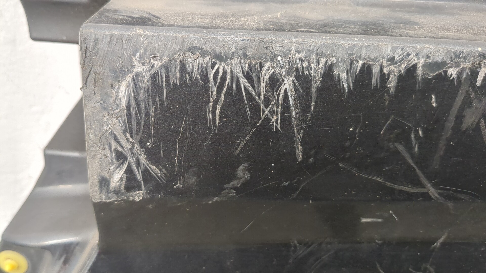 Крыло переднее левое