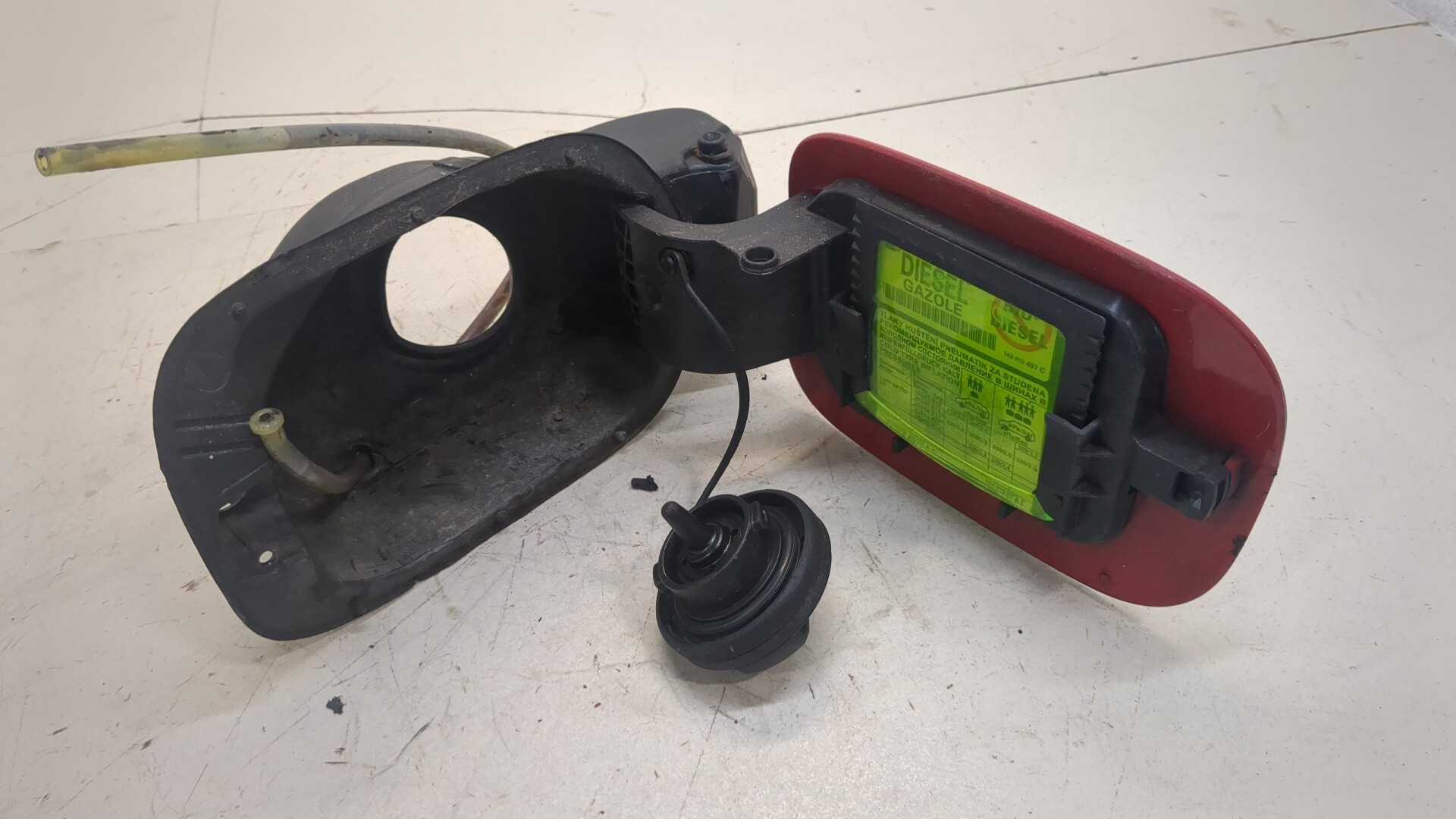 Лючок бензобака