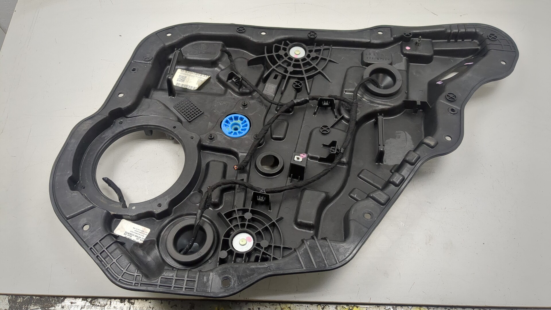 Стеклоподъемник электр. задний правый