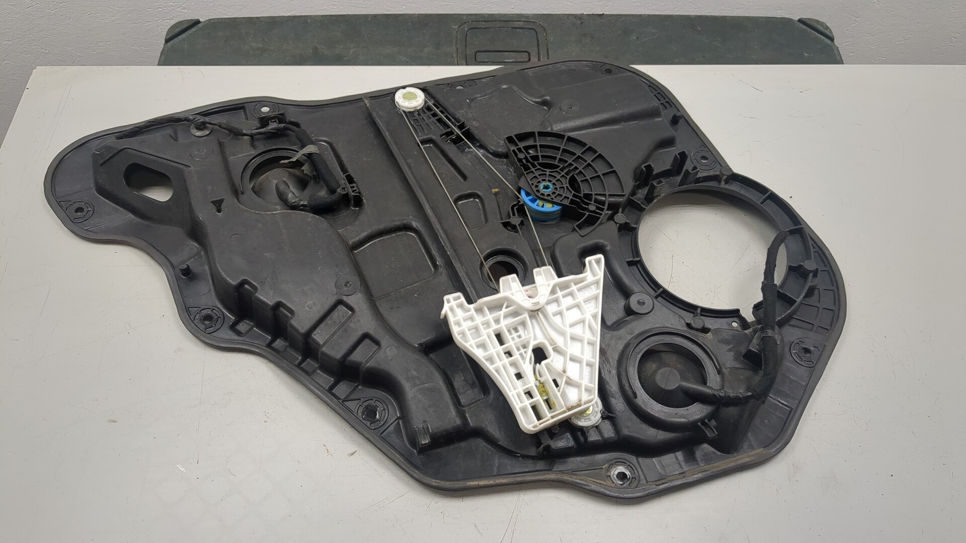 Стеклоподъемник электр. задний правый